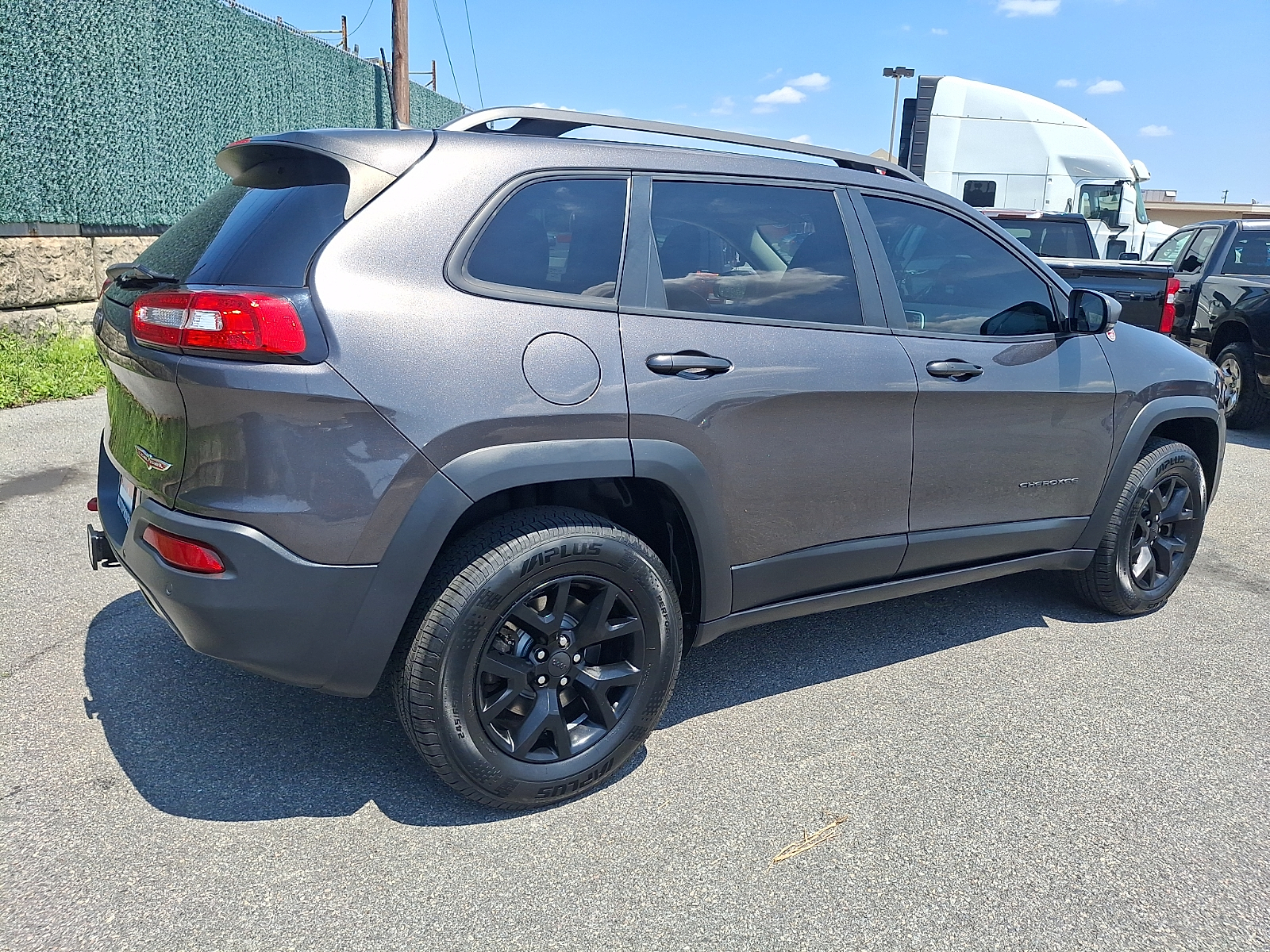 Used 2018 Jeep Cherokee SUV