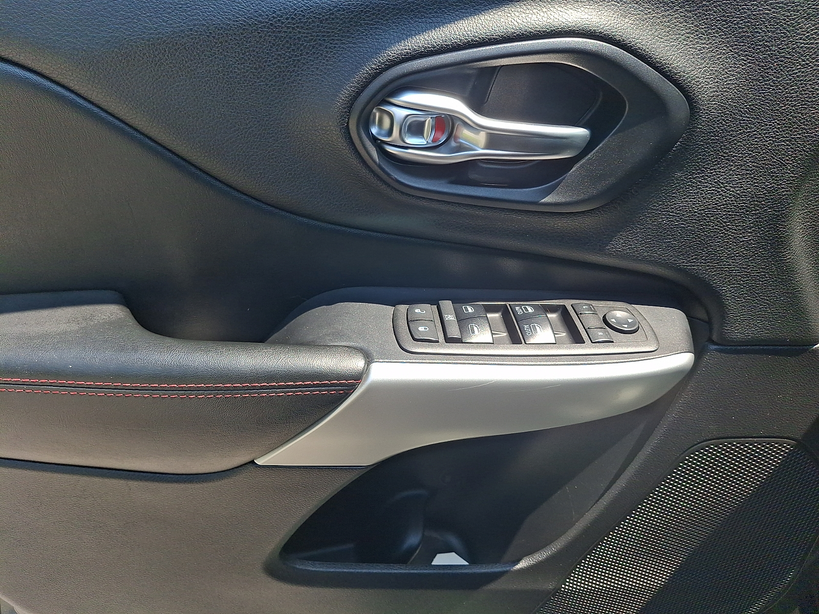 Used 2018 Jeep Cherokee SUV