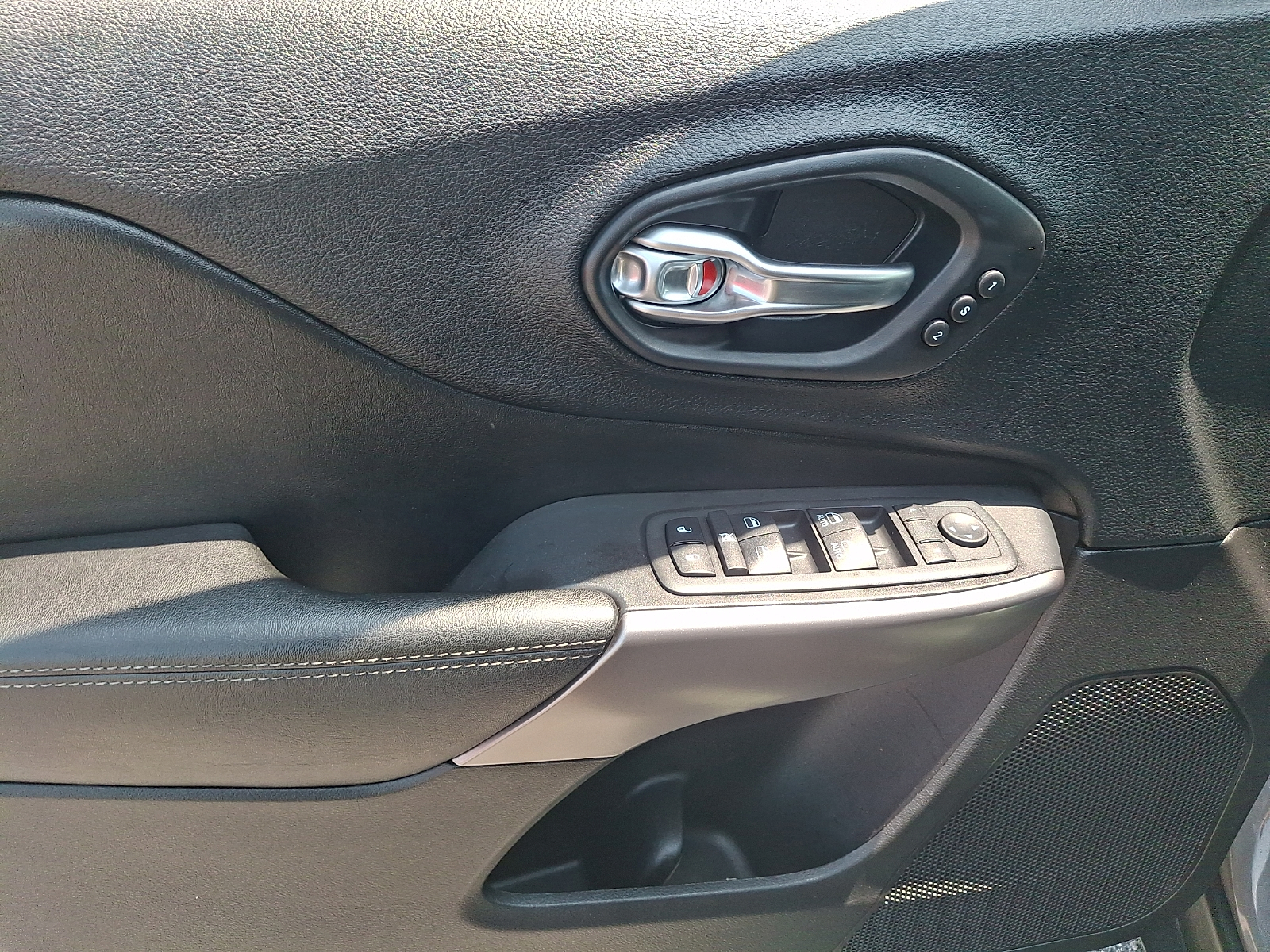 Used 2019 Jeep Cherokee SUV