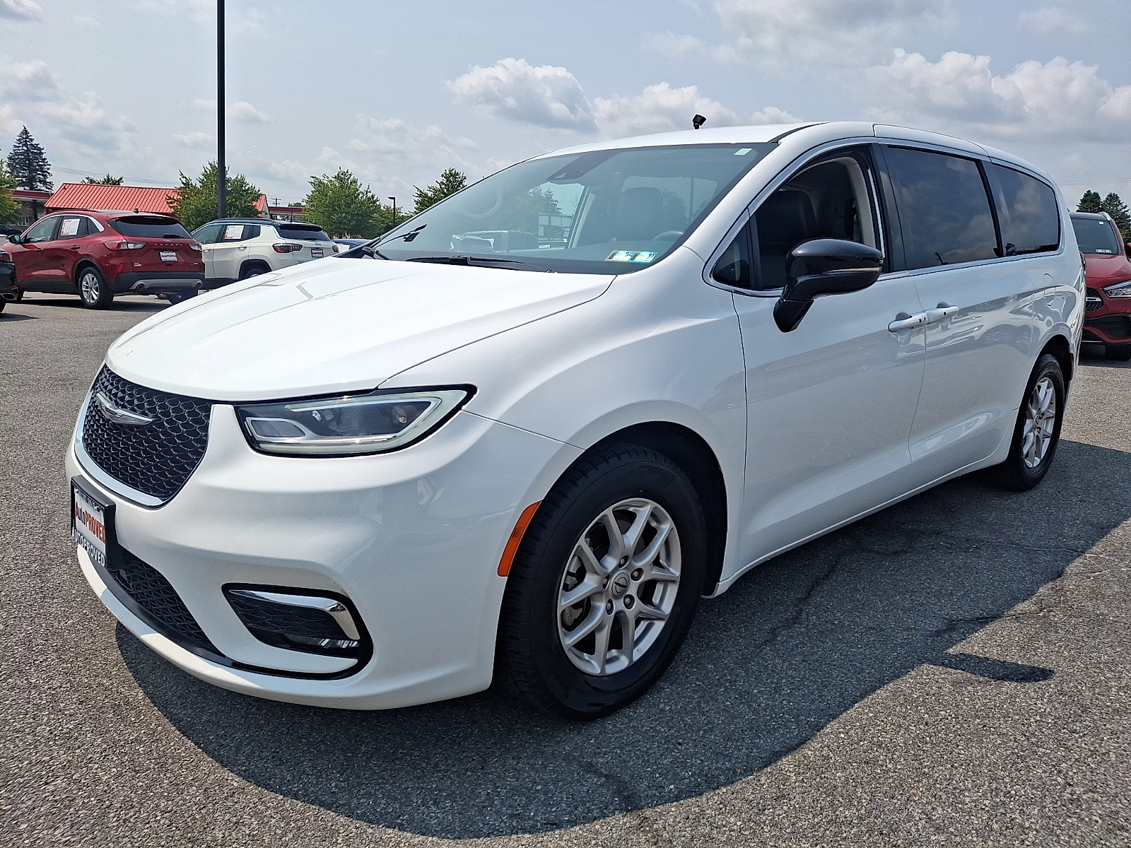 Used 2024 Chrysler Pacifica Van