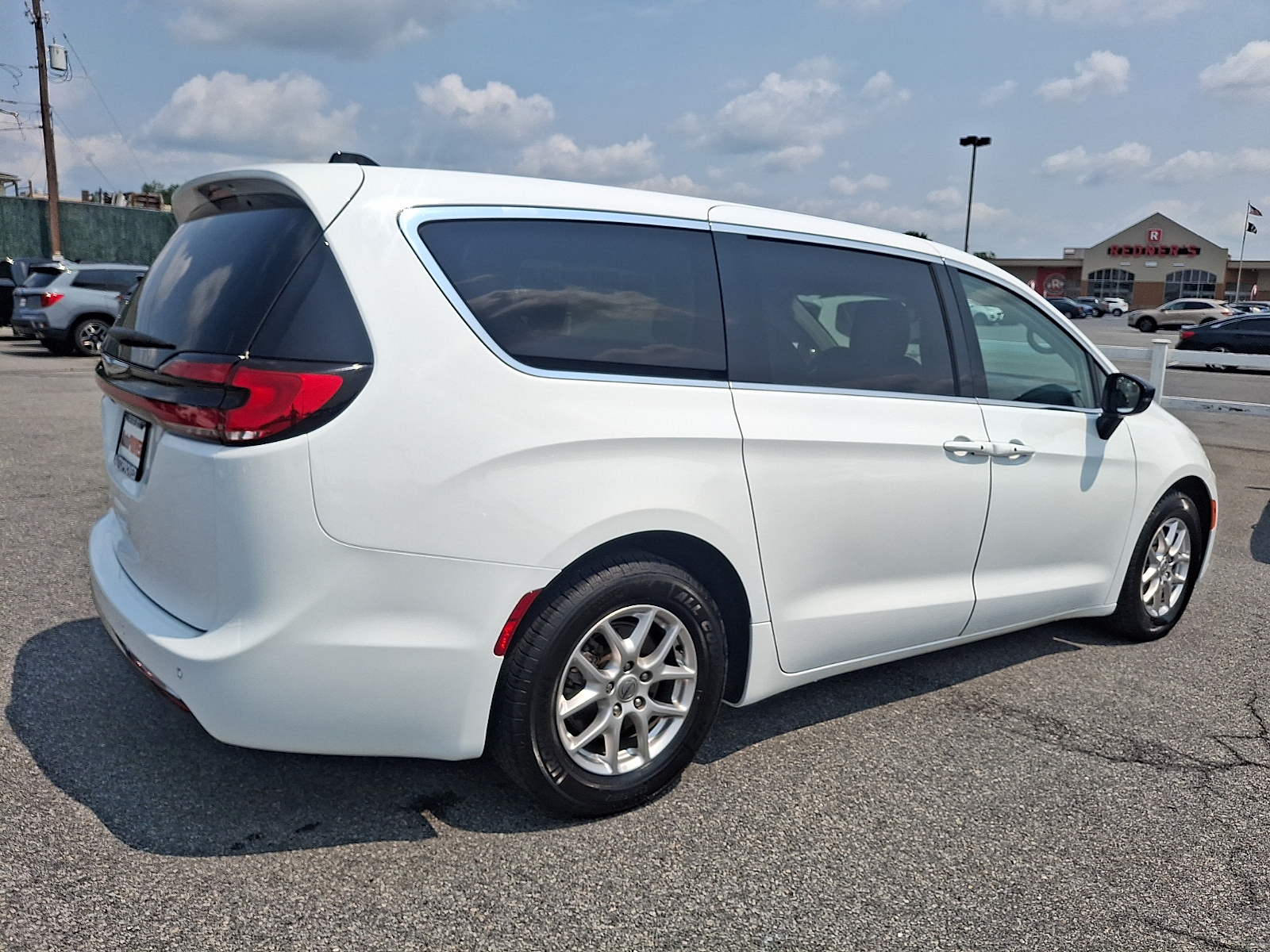 Used 2024 Chrysler Pacifica Van