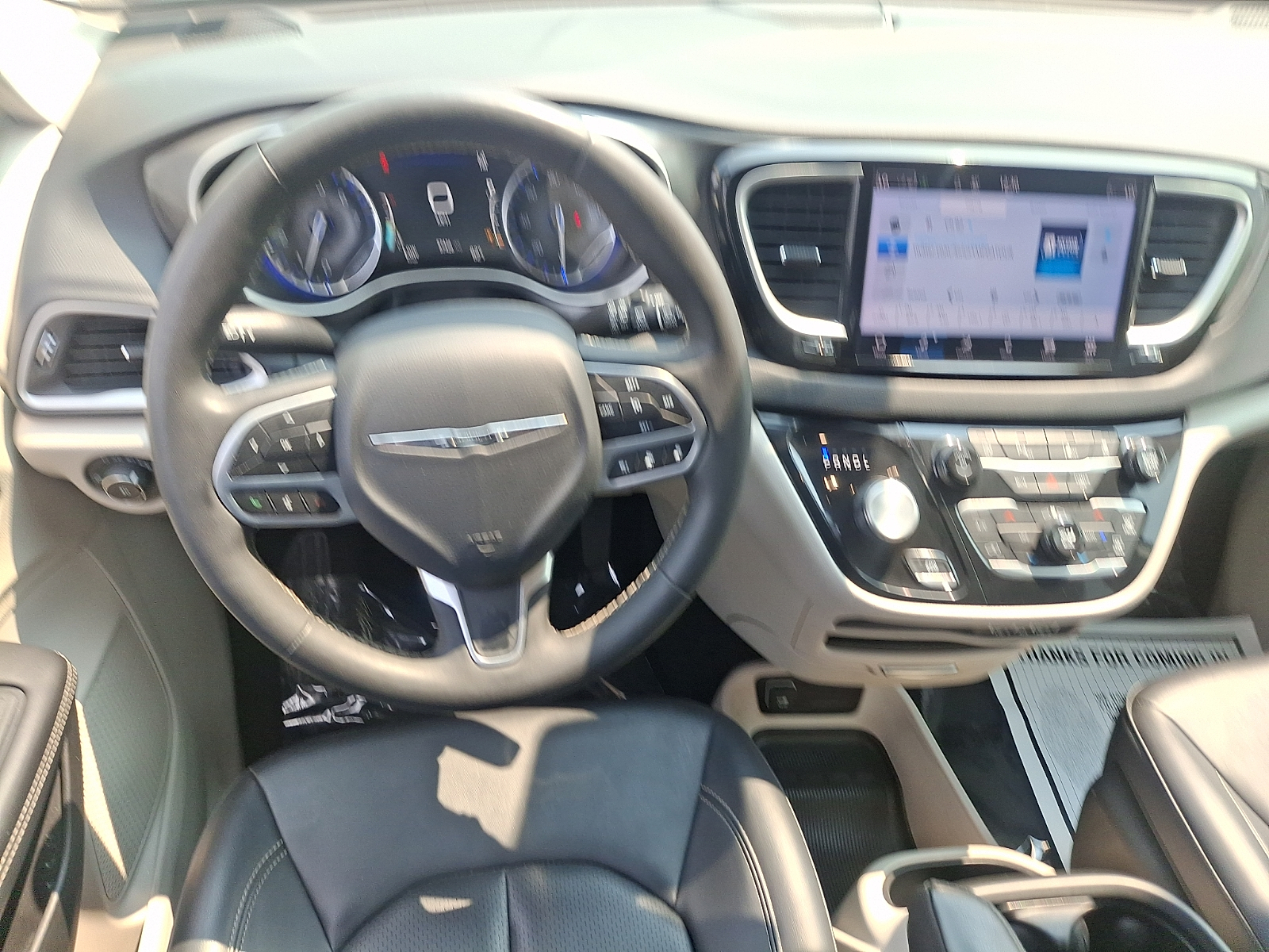 Used 2024 Chrysler Pacifica Van