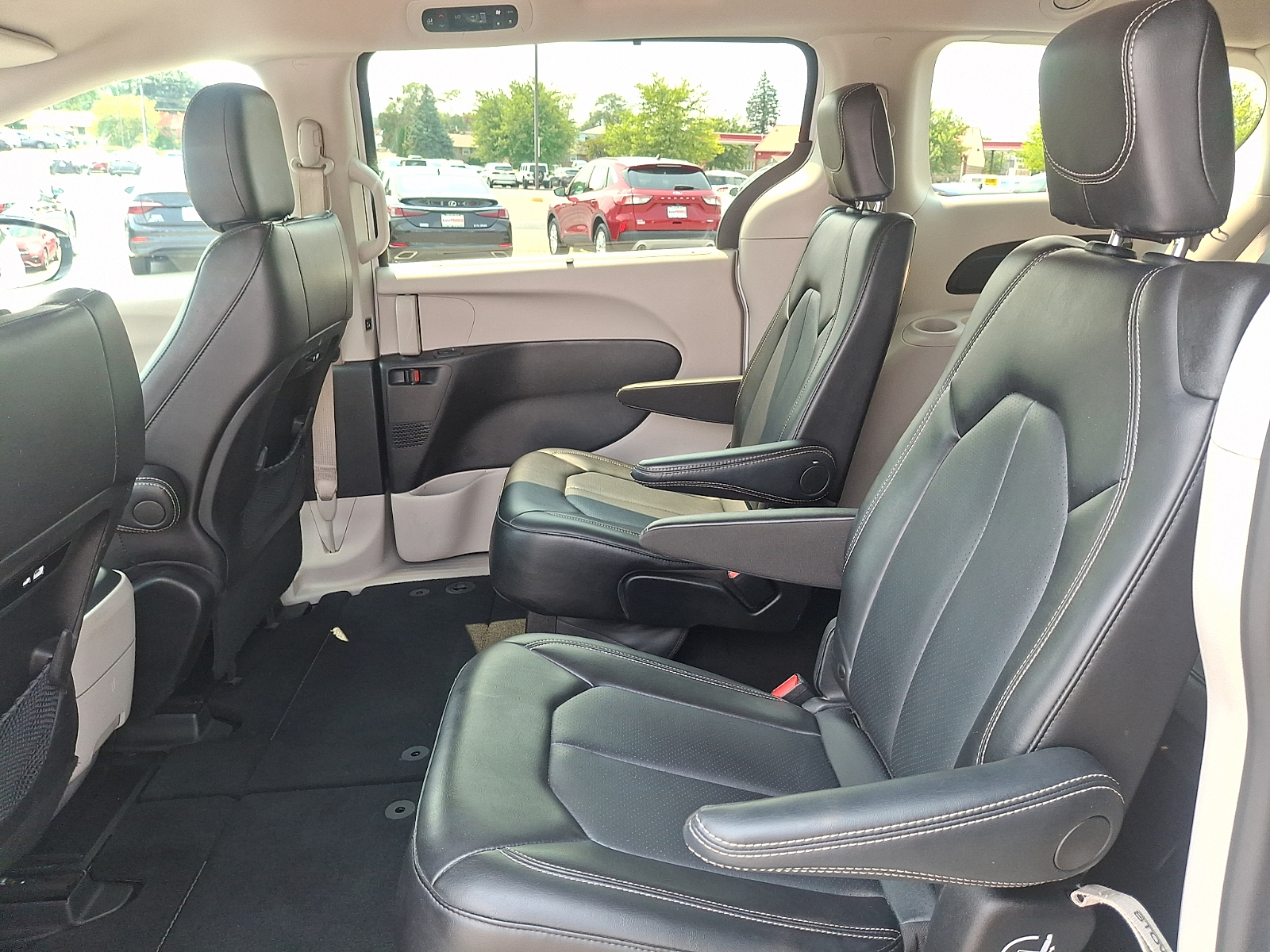 Used 2024 Chrysler Pacifica Van