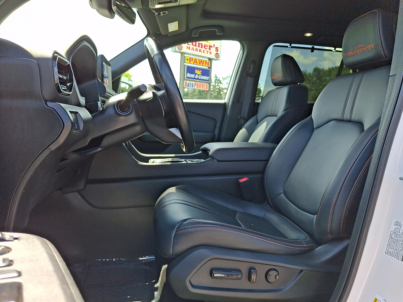 Used 2023 Honda Pilot SUV - photo 14 of 32