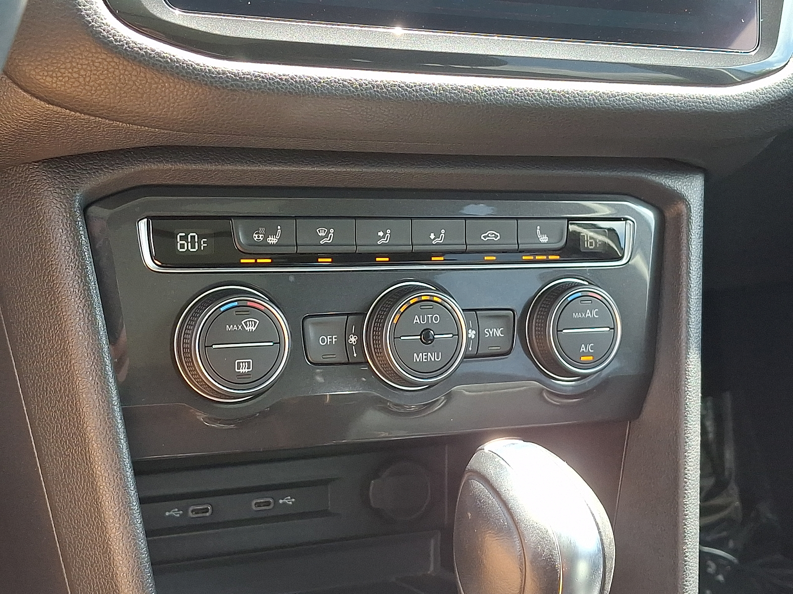 Used 2021 Volkswagen Tiguan SUV - photo 14 of 31