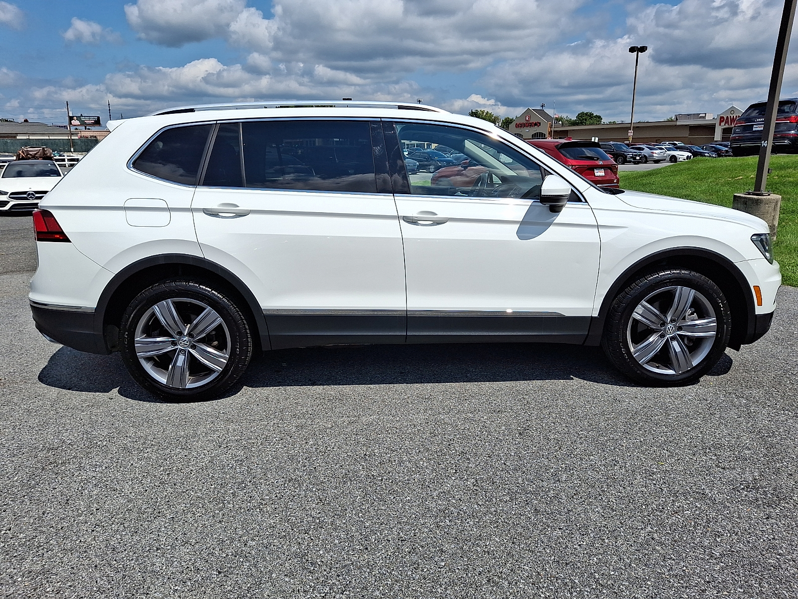 Used 2021 Volkswagen Tiguan SUV - photo 7 of 31