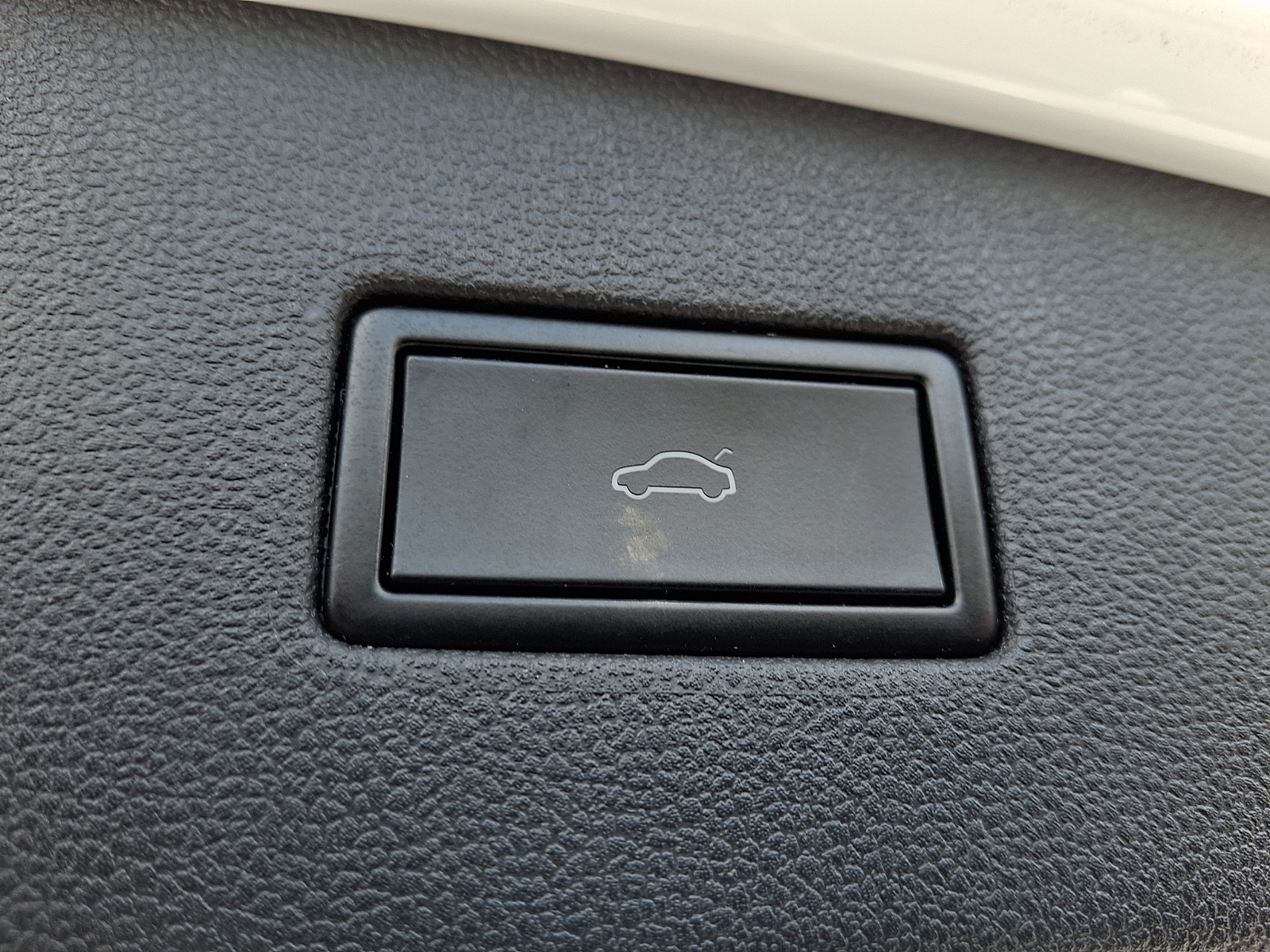 Used 2021 Volkswagen Tiguan SUV - photo 28 of 31