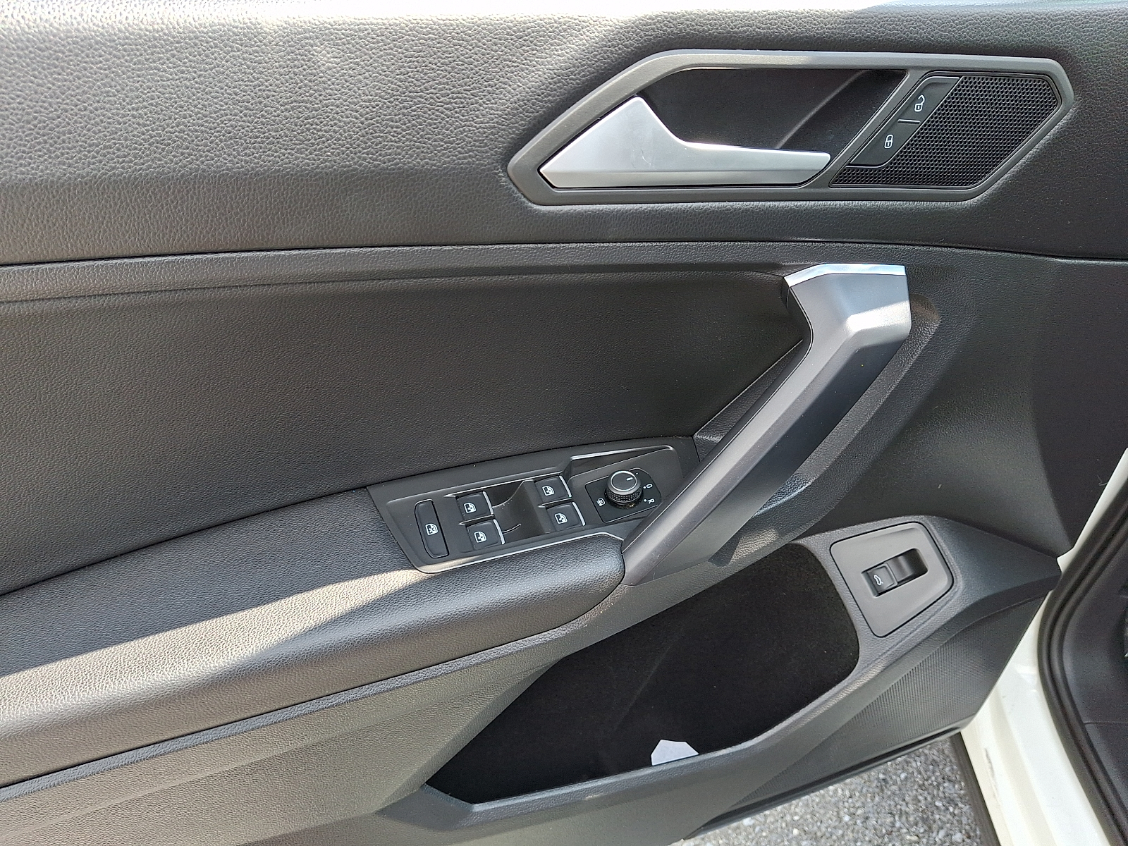 Used 2021 Volkswagen Tiguan SUV - photo 11 of 31