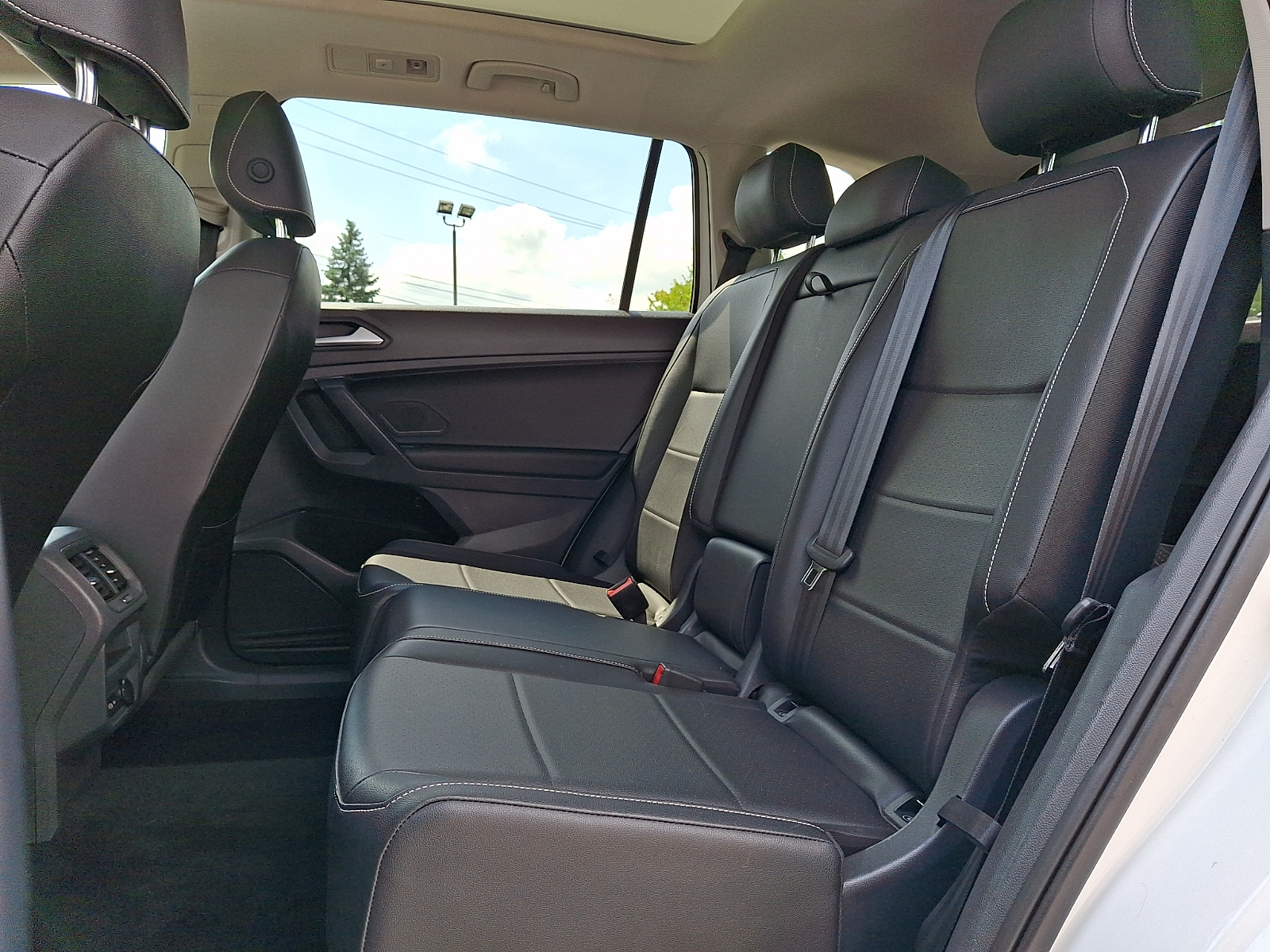 Used 2021 Volkswagen Tiguan SUV - photo 9 of 31