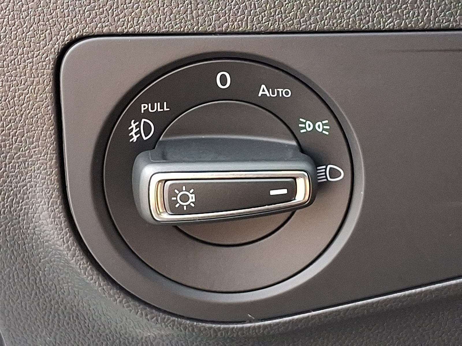 Used 2021 Volkswagen Tiguan SUV - photo 25 of 31