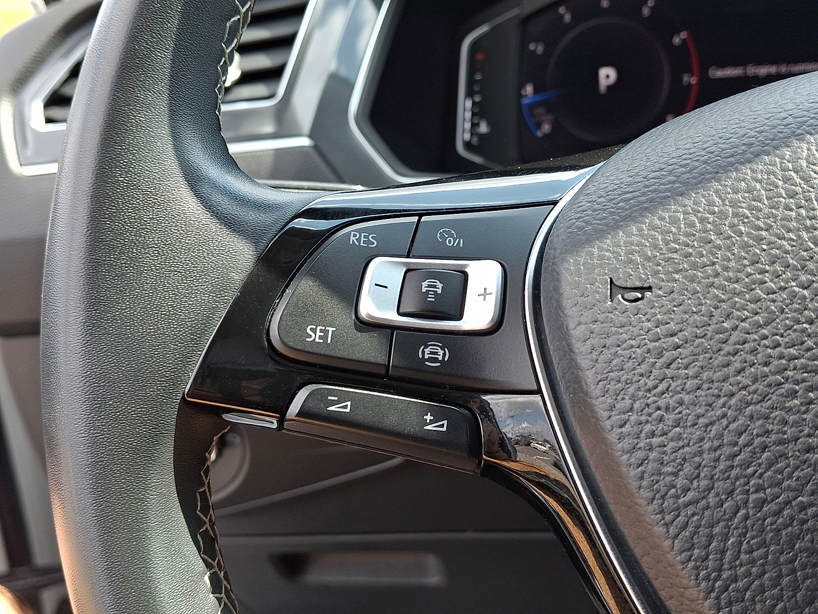 Used 2021 Volkswagen Tiguan SUV - photo 20 of 31