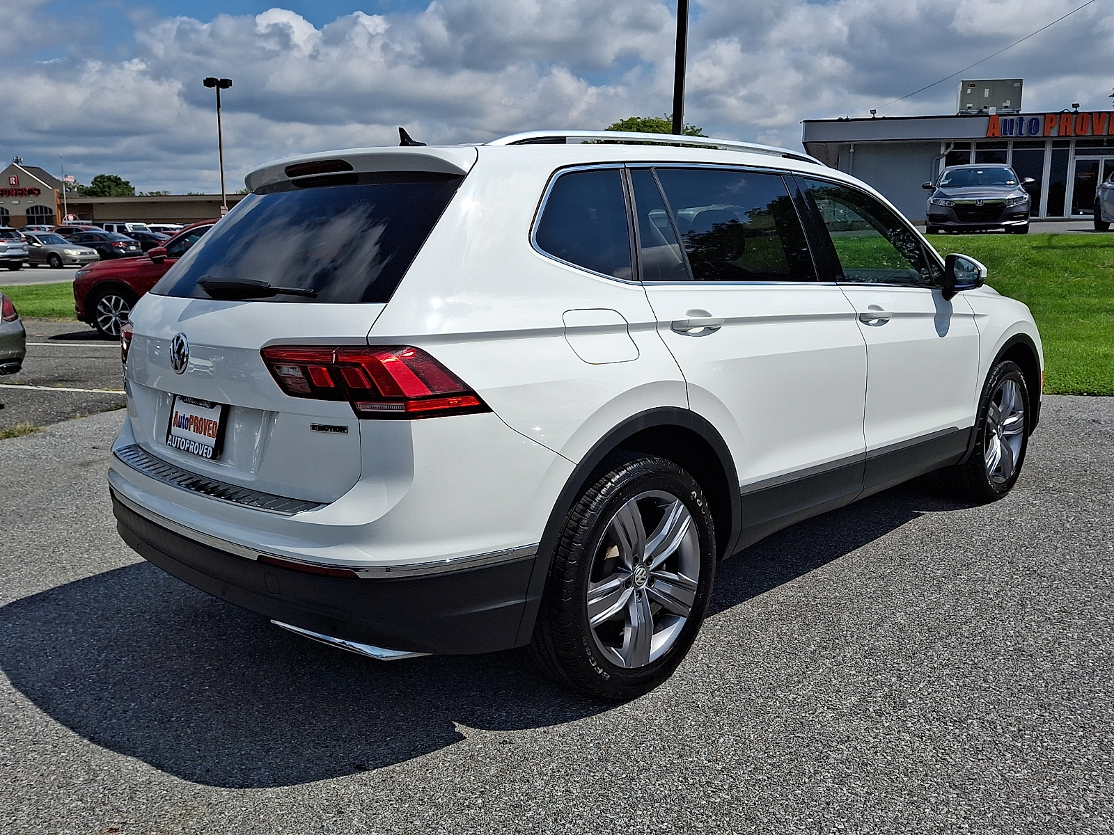 Used 2021 Volkswagen Tiguan SUV - photo 6 of 31