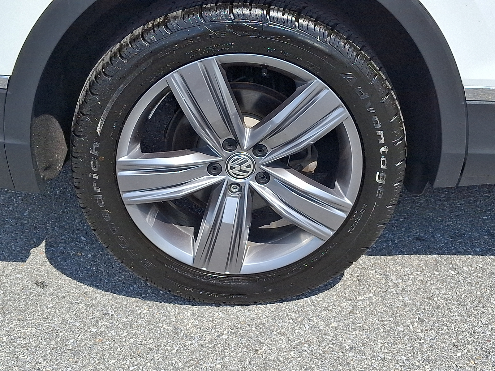 Used 2021 Volkswagen Tiguan SUV - photo 8 of 31