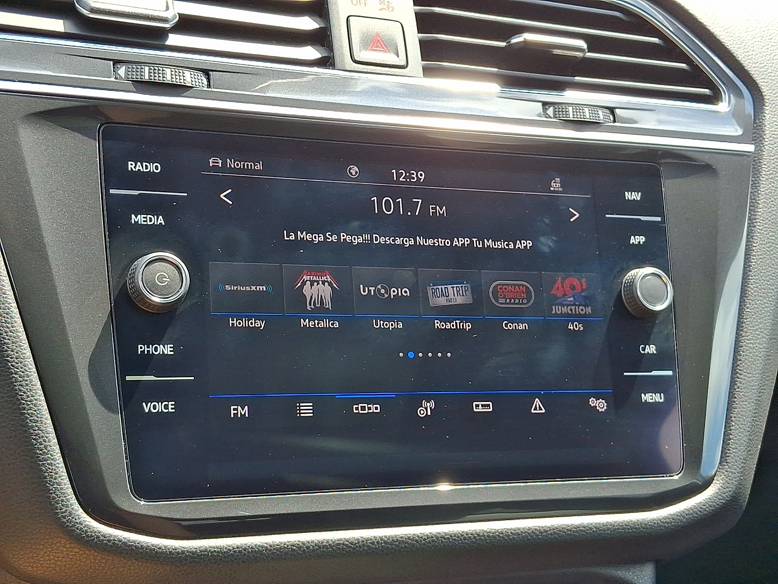 Used 2021 Volkswagen Tiguan SUV - photo 16 of 31