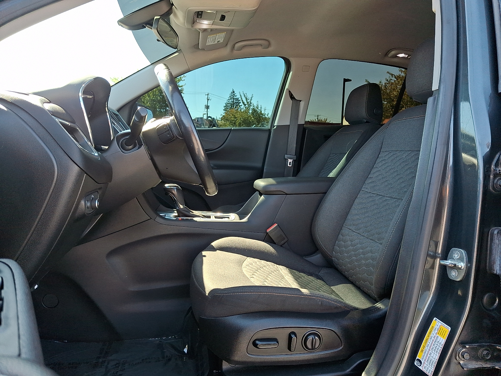 Used 2019 Chevrolet Equinox SUV - photo 13 of 30