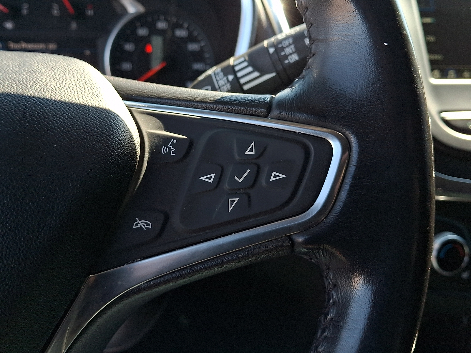 Used 2019 Chevrolet Equinox SUV - photo 21 of 30