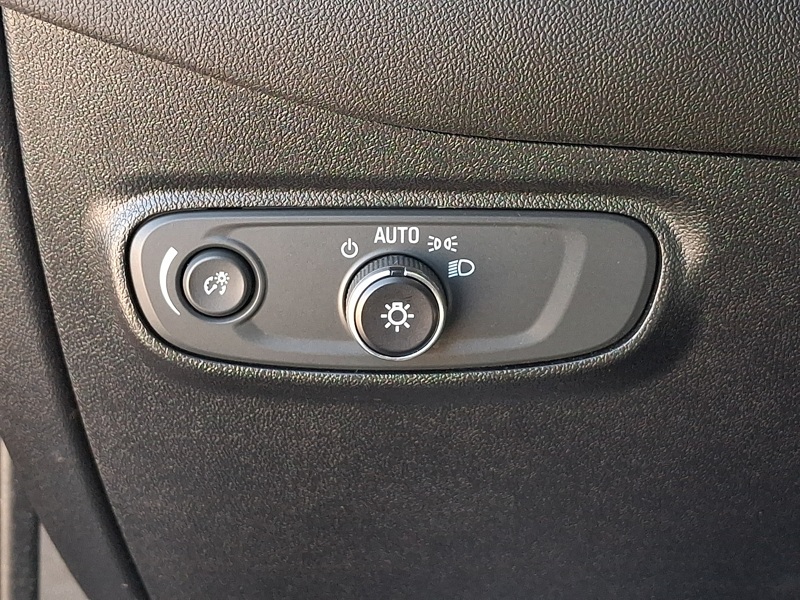 Used 2019 Chevrolet Equinox SUV - photo 25 of 30
