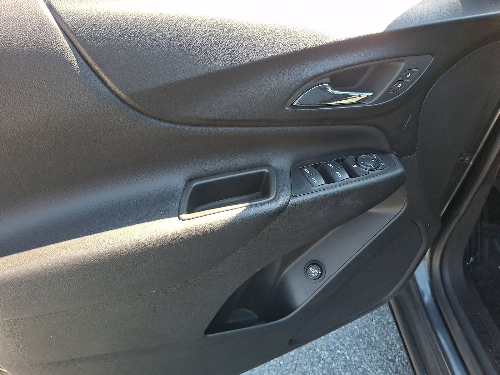 Used 2019 Chevrolet Equinox SUV - photo 12 of 30