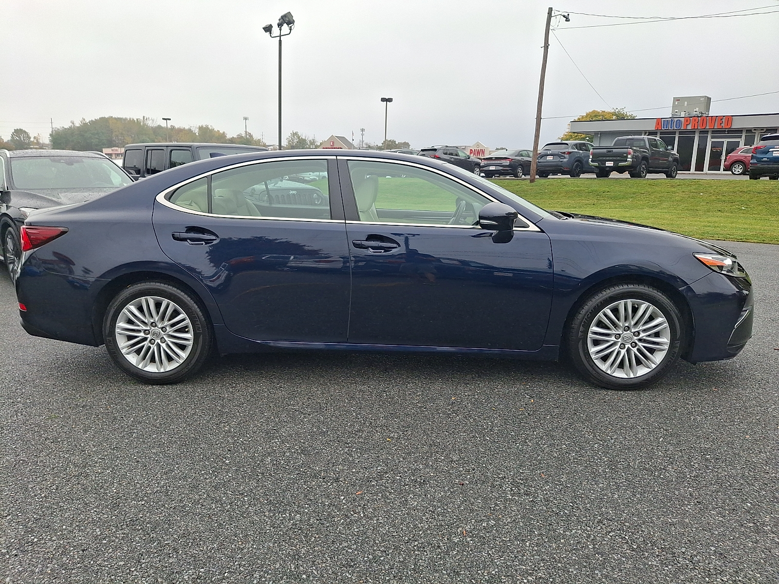 Used 2017 Lexus ES 350 Sedan - photo 7 of 30