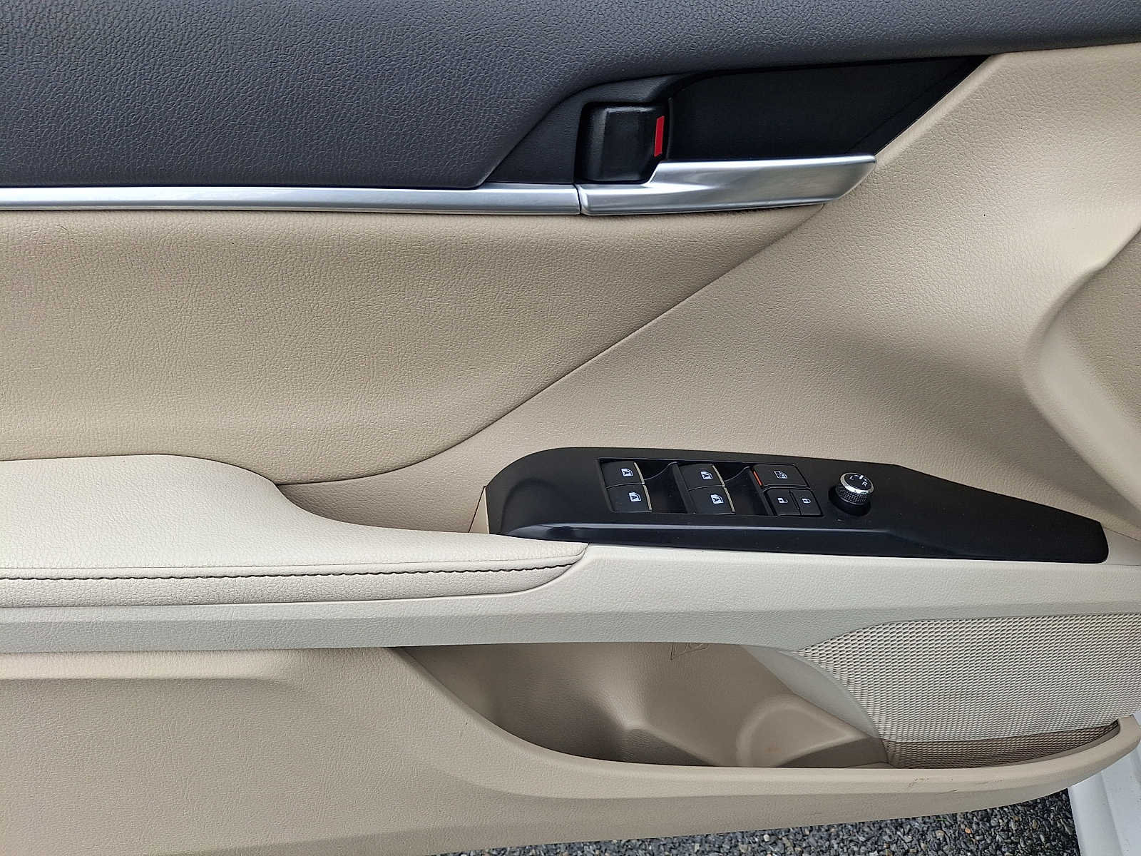 Used 2019 Toyota Camry Sedan - photo 12 of 31