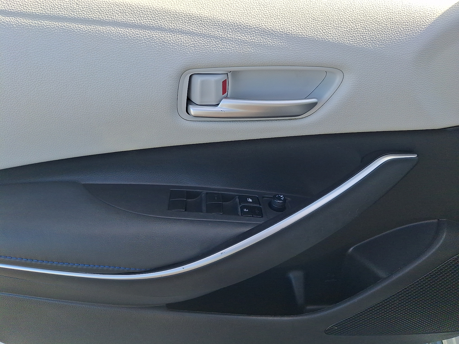 Used 2021 Toyota Corolla Sedan - photo 12 of 30