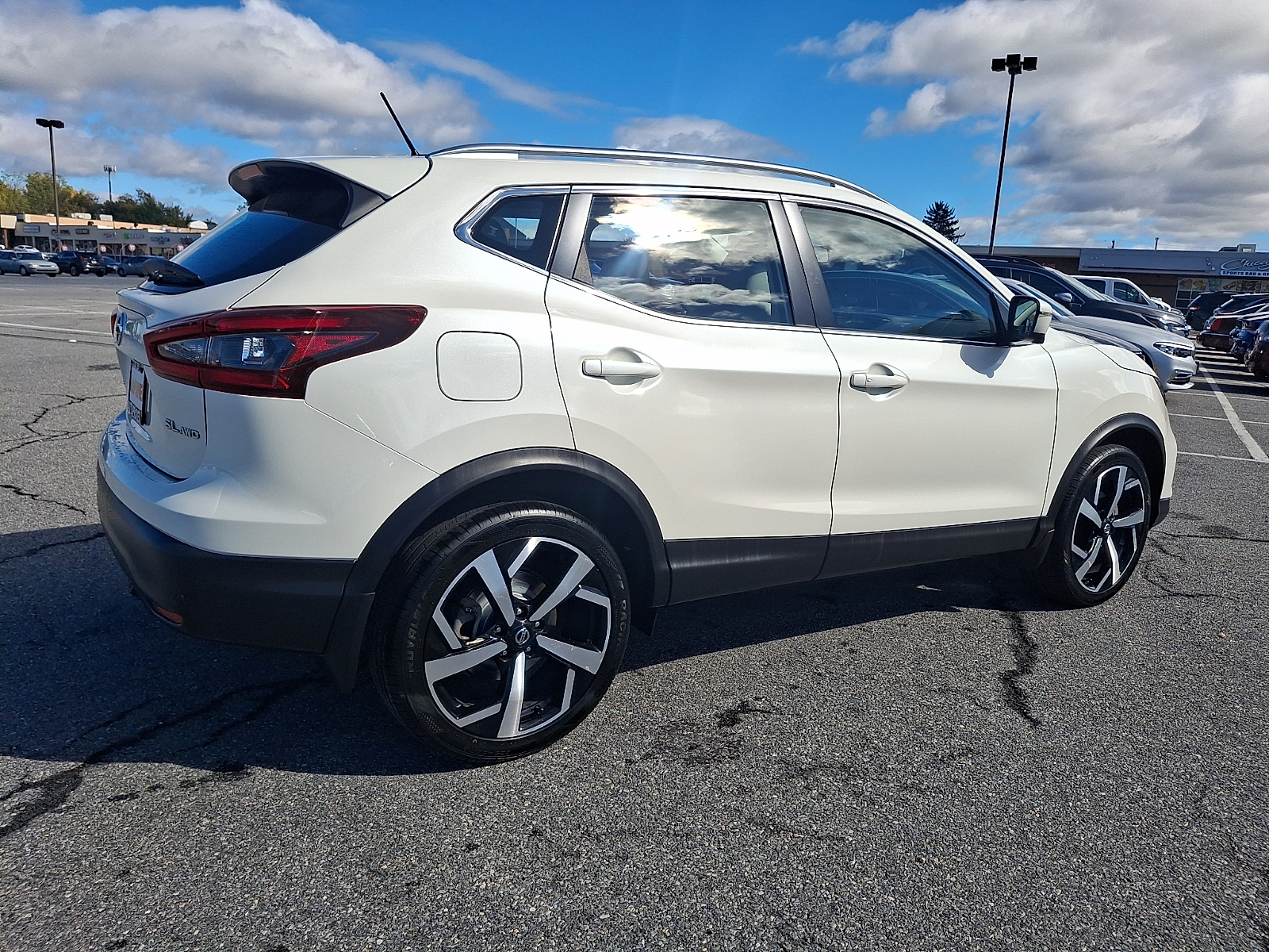 Used 2020 Nissan Rogue Sport SUV - photo 6 of 32