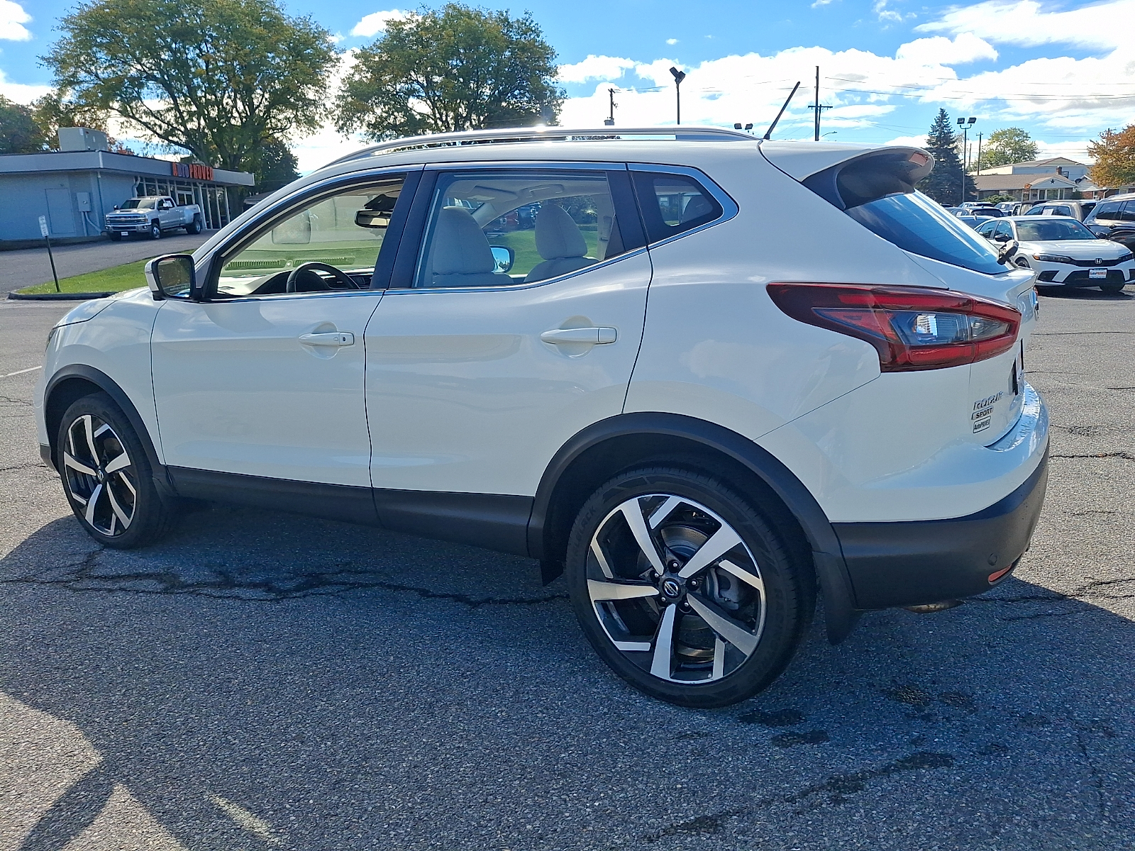Used 2020 Nissan Rogue Sport SUV - photo 4 of 32