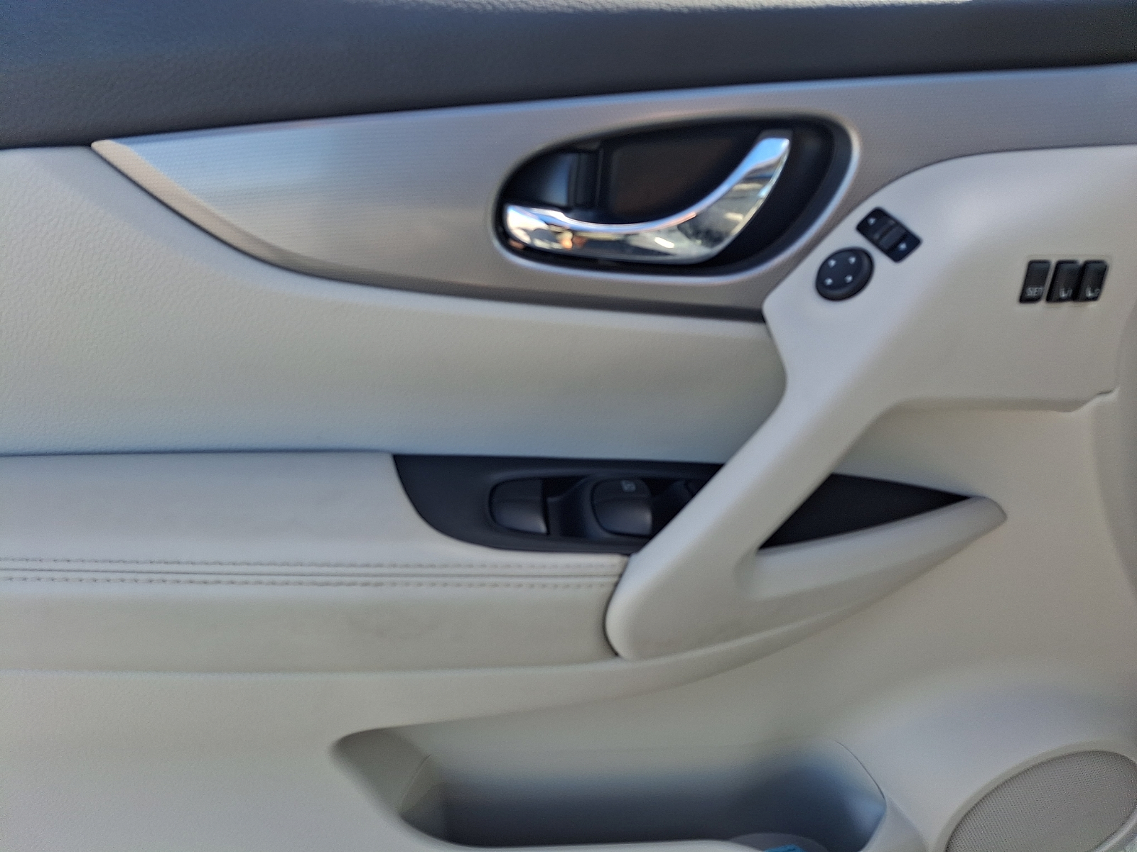Used 2020 Nissan Rogue Sport SUV - photo 12 of 32
