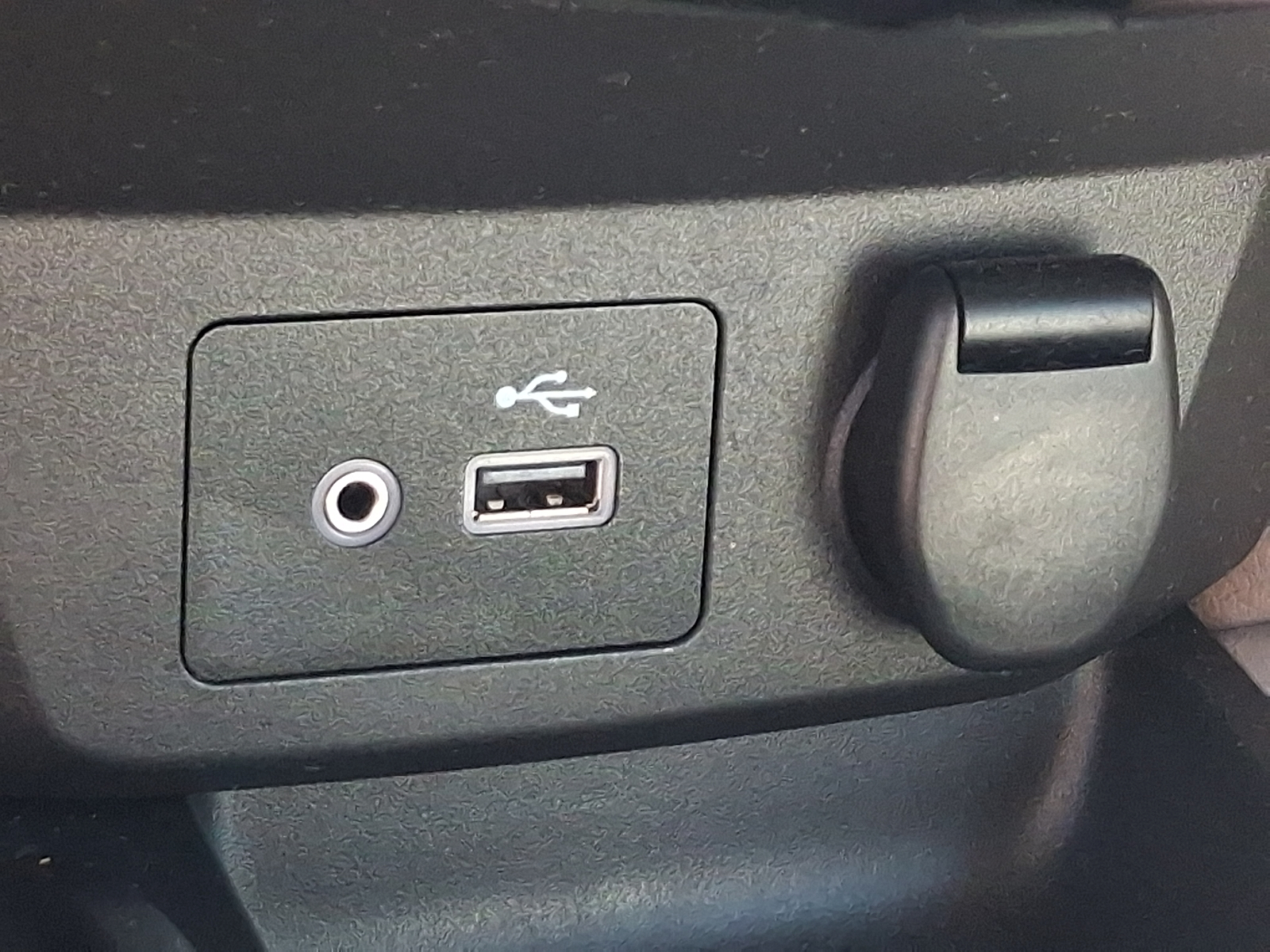Used 2020 Nissan Rogue Sport SUV - photo 25 of 32