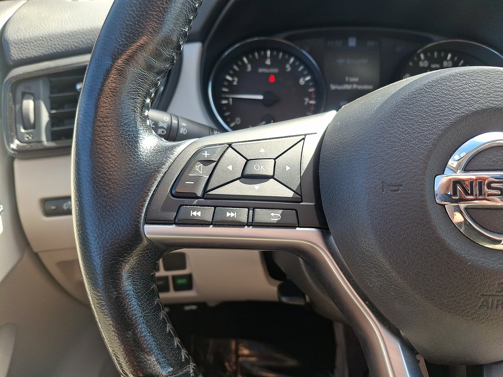 Used 2020 Nissan Rogue Sport SUV - photo 22 of 32
