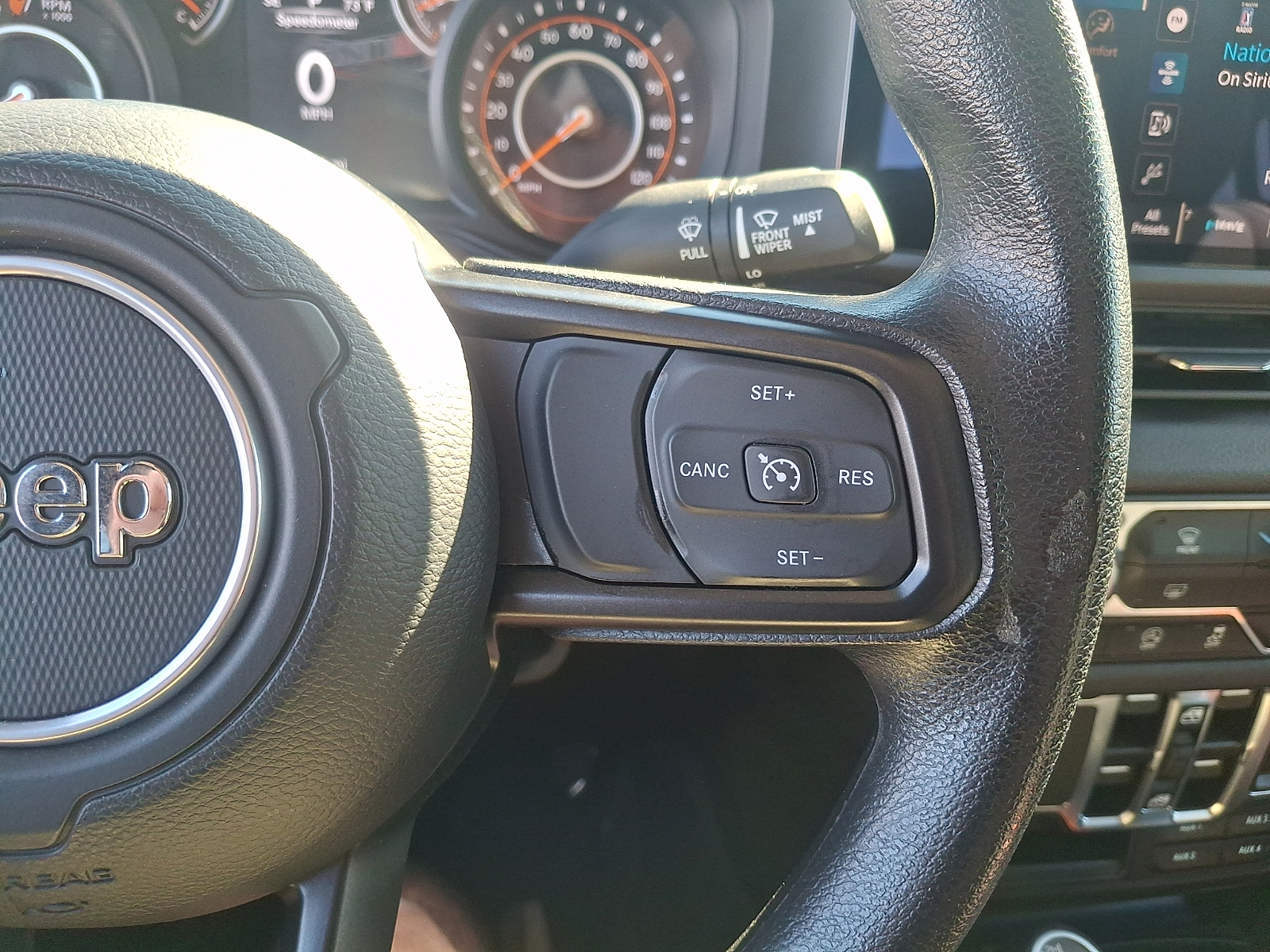 Used 2025 Jeep Gladiator Truck - photo 21 of 31