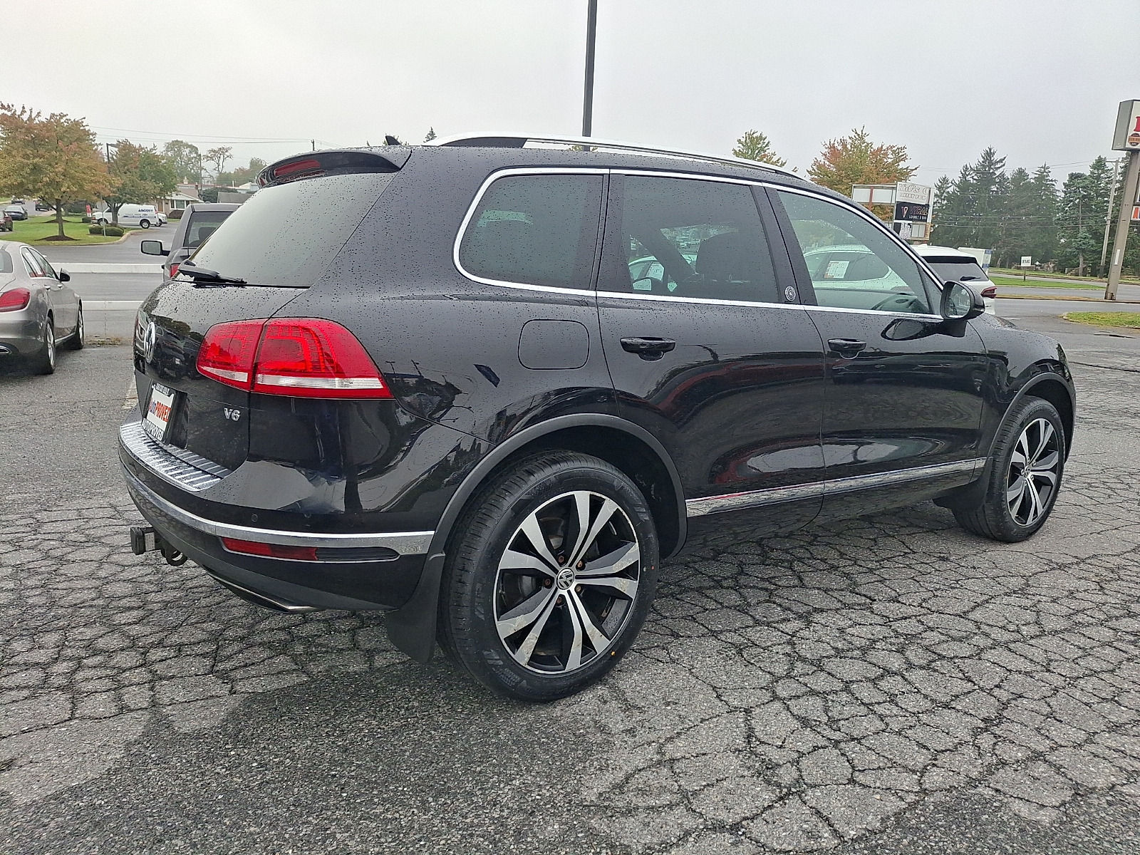 Used 2017 Volkswagen Touareg SUV - photo 6 of 33