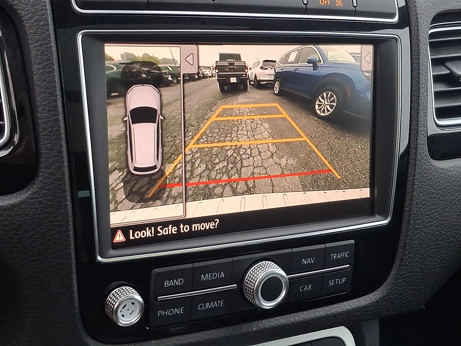 Used 2017 Volkswagen Touareg SUV - photo 19 of 33