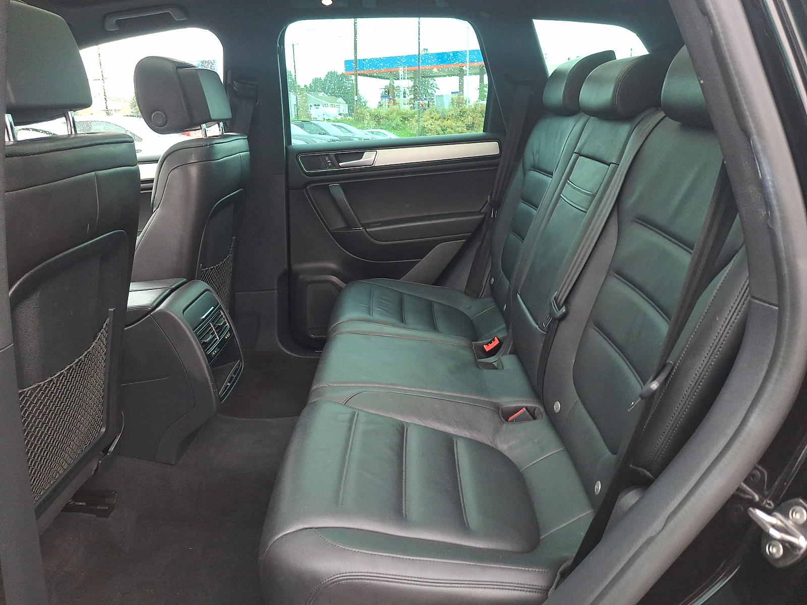 Used 2017 Volkswagen Touareg SUV - photo 10 of 33