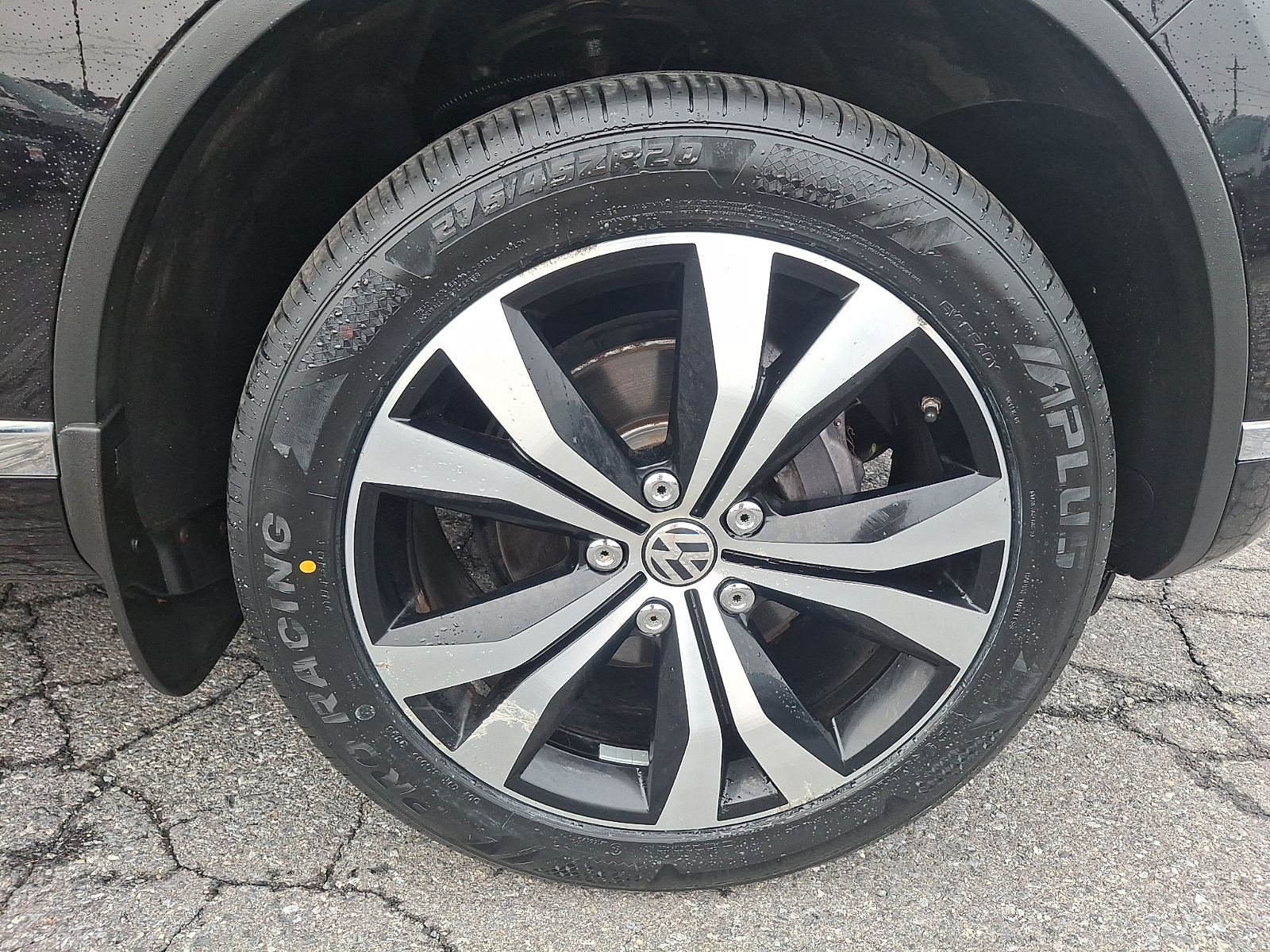 Used 2017 Volkswagen Touareg SUV - photo 8 of 33