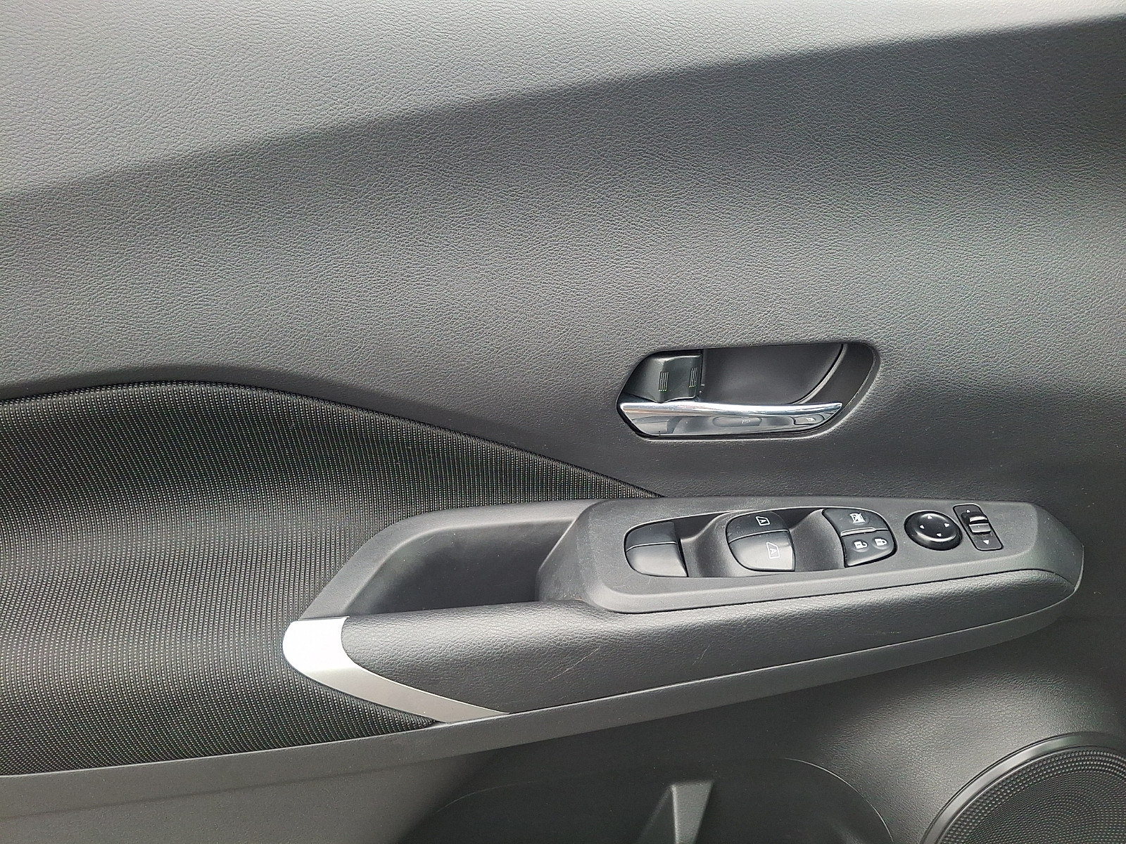 Used 2022 Nissan Kicks SUV - photo 12 of 30