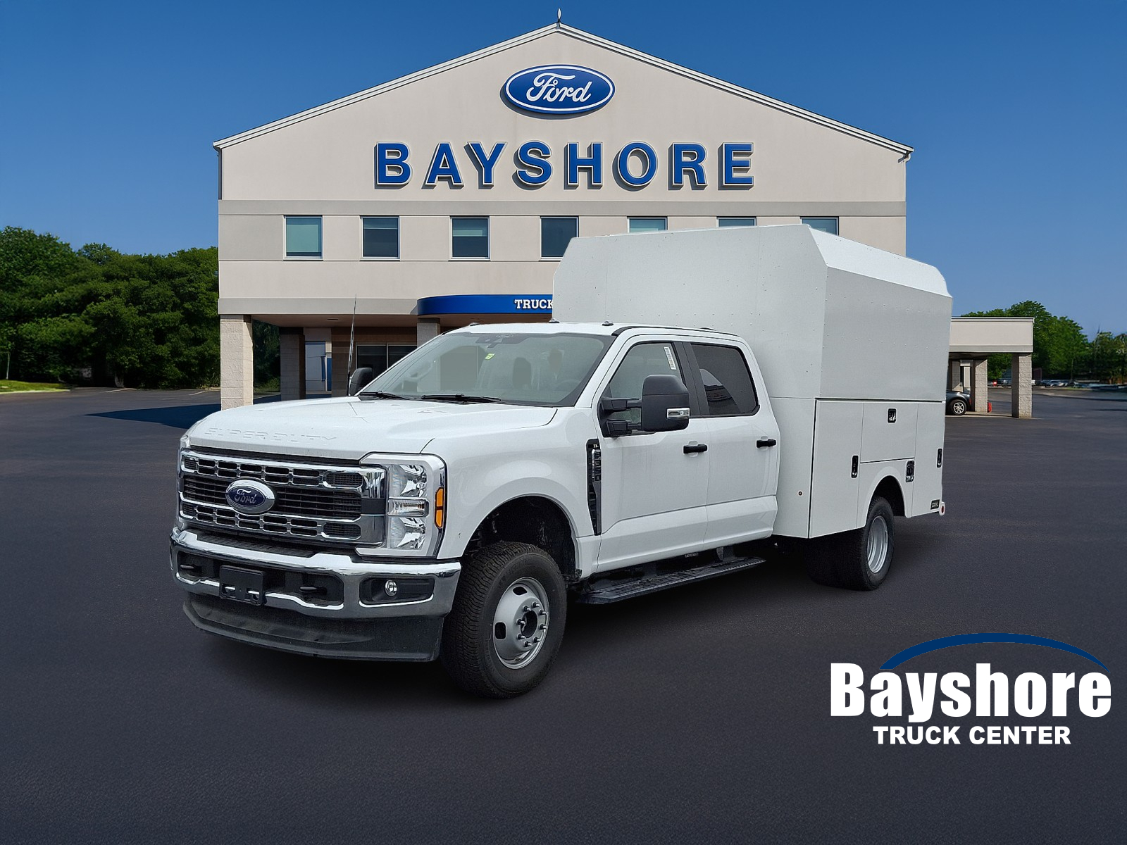 Oxford White - Z1 2025 Ford F-350 Super Duty Chassis XL Crew Cab DRW 4WD Pickup Truck Four-Wheel Drive Automatic