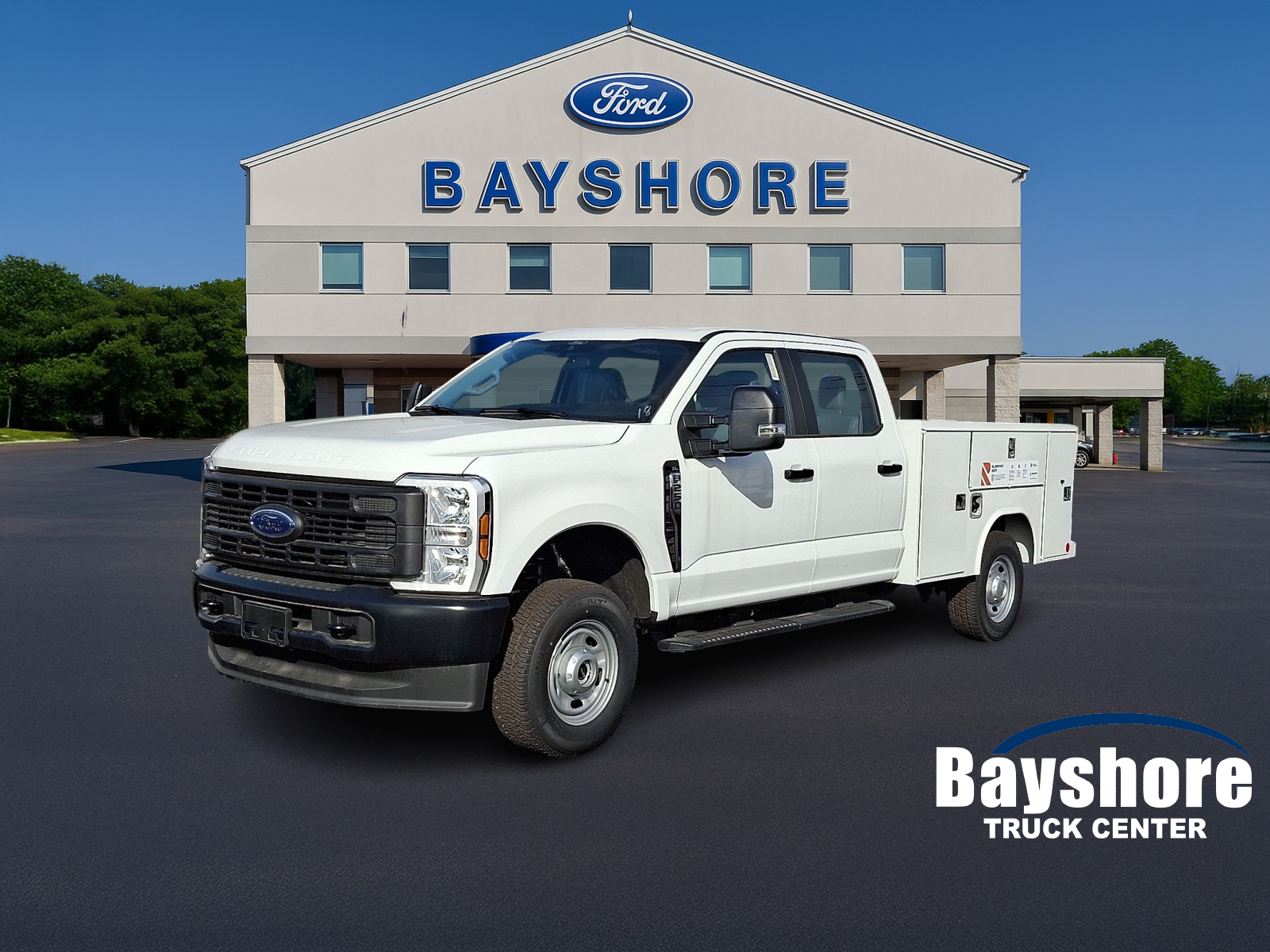 Oxford White - Z1 2025 Ford F-250 Super Duty XL Crew Cab 4WD Pickup Truck Four-Wheel Drive Automatic