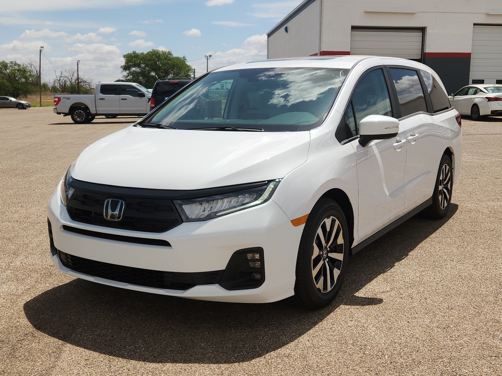 PLATINUM WHITE PEARL 2026 Honda Odyssey Minivan Front-Wheel Drive Automatic