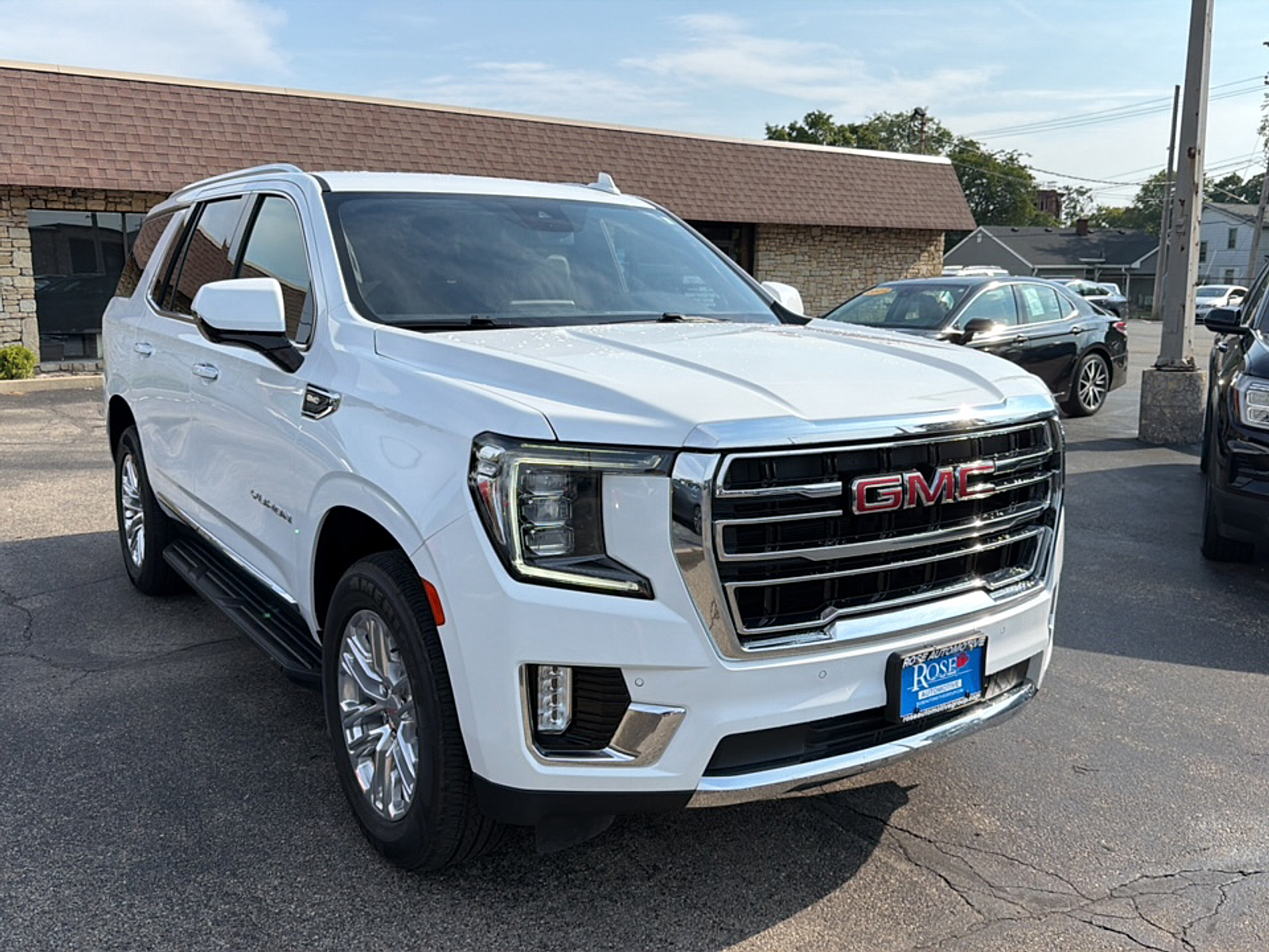White Frost Tricoat 2024 GMC Yukon SUV / Crossover Four-Wheel Drive Automatic