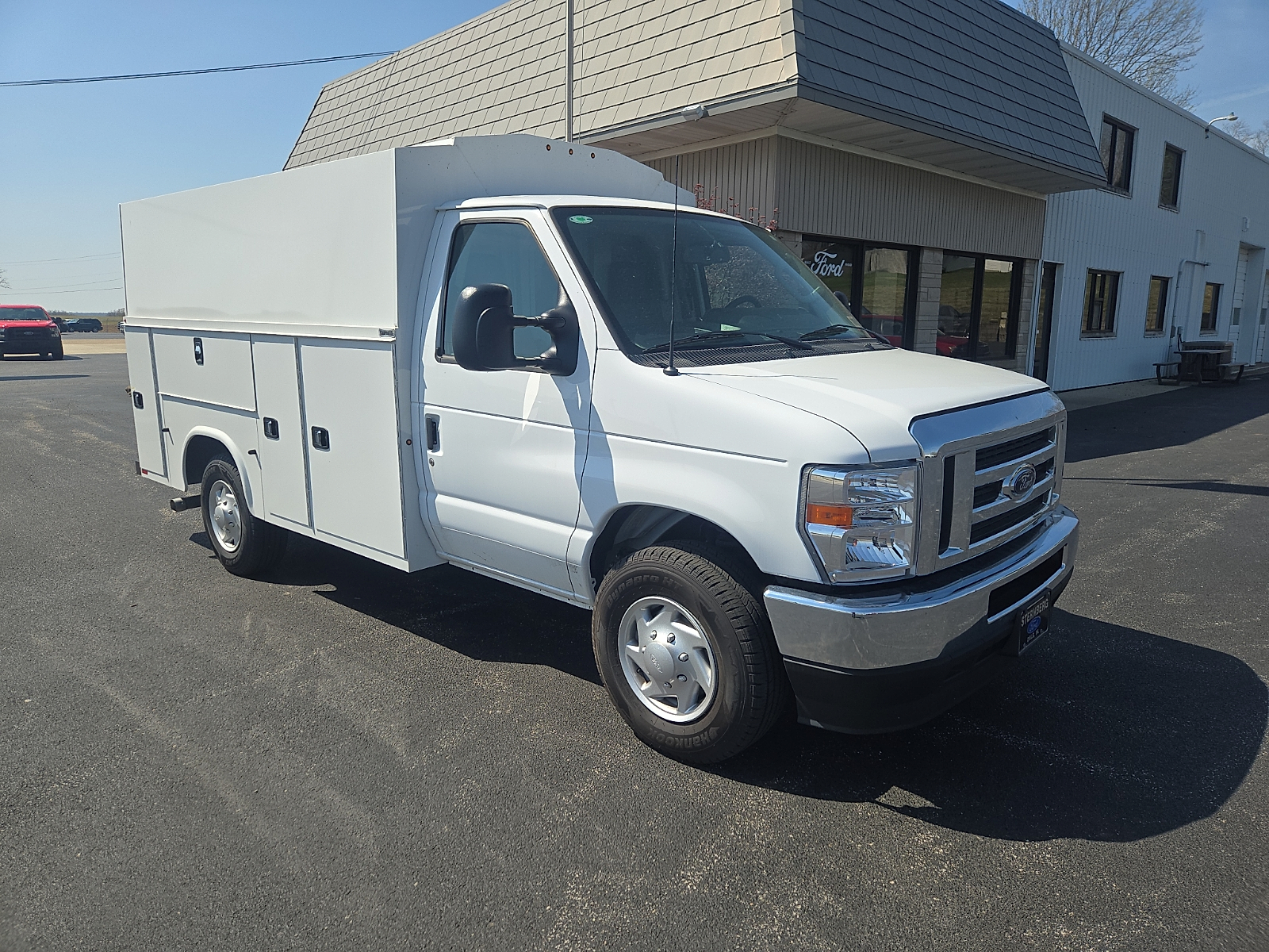 2025 Ford E-Series Chassis E-350 SD Cutaway SB DRW RWD