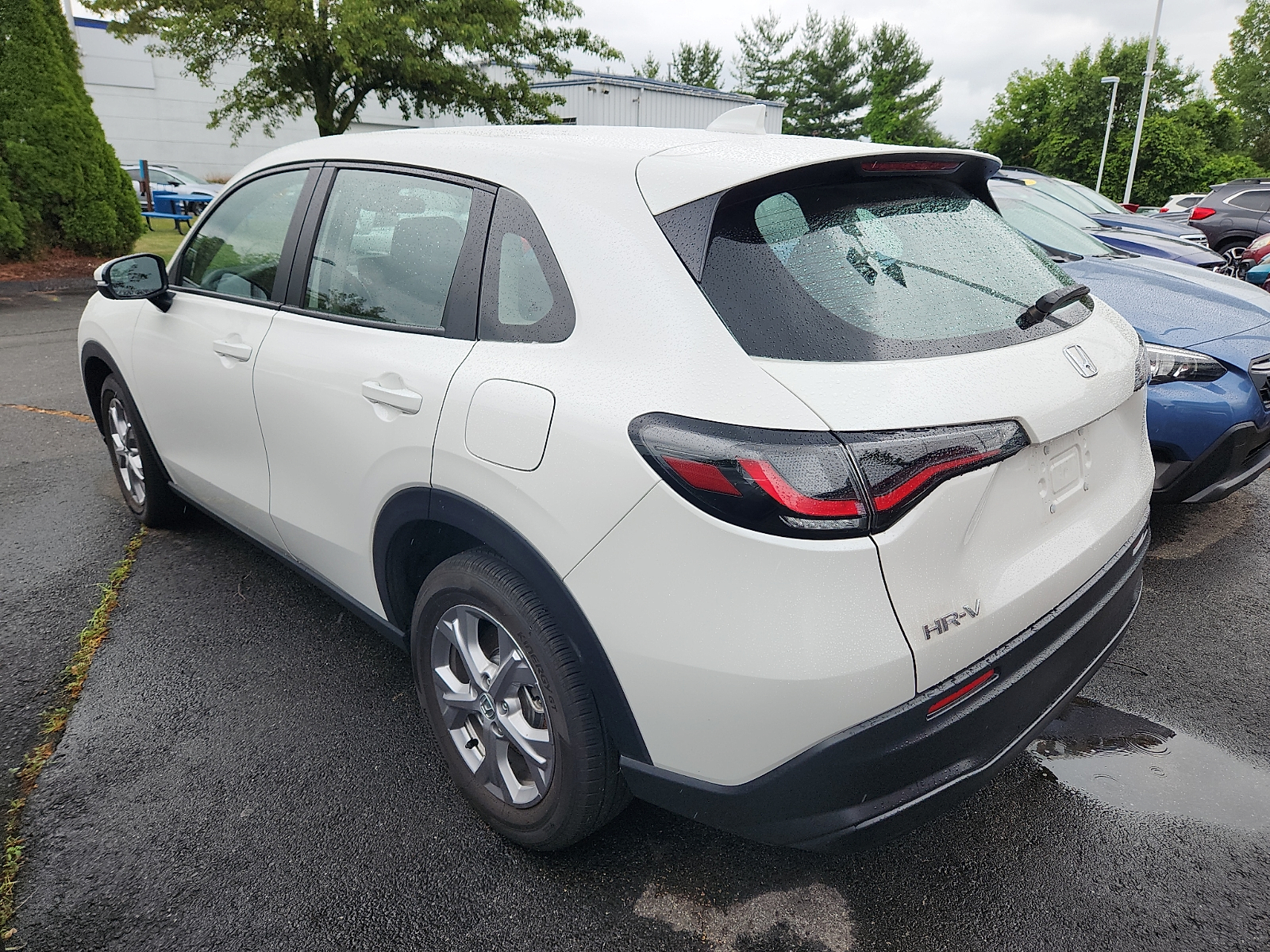 View vehicle photo 3