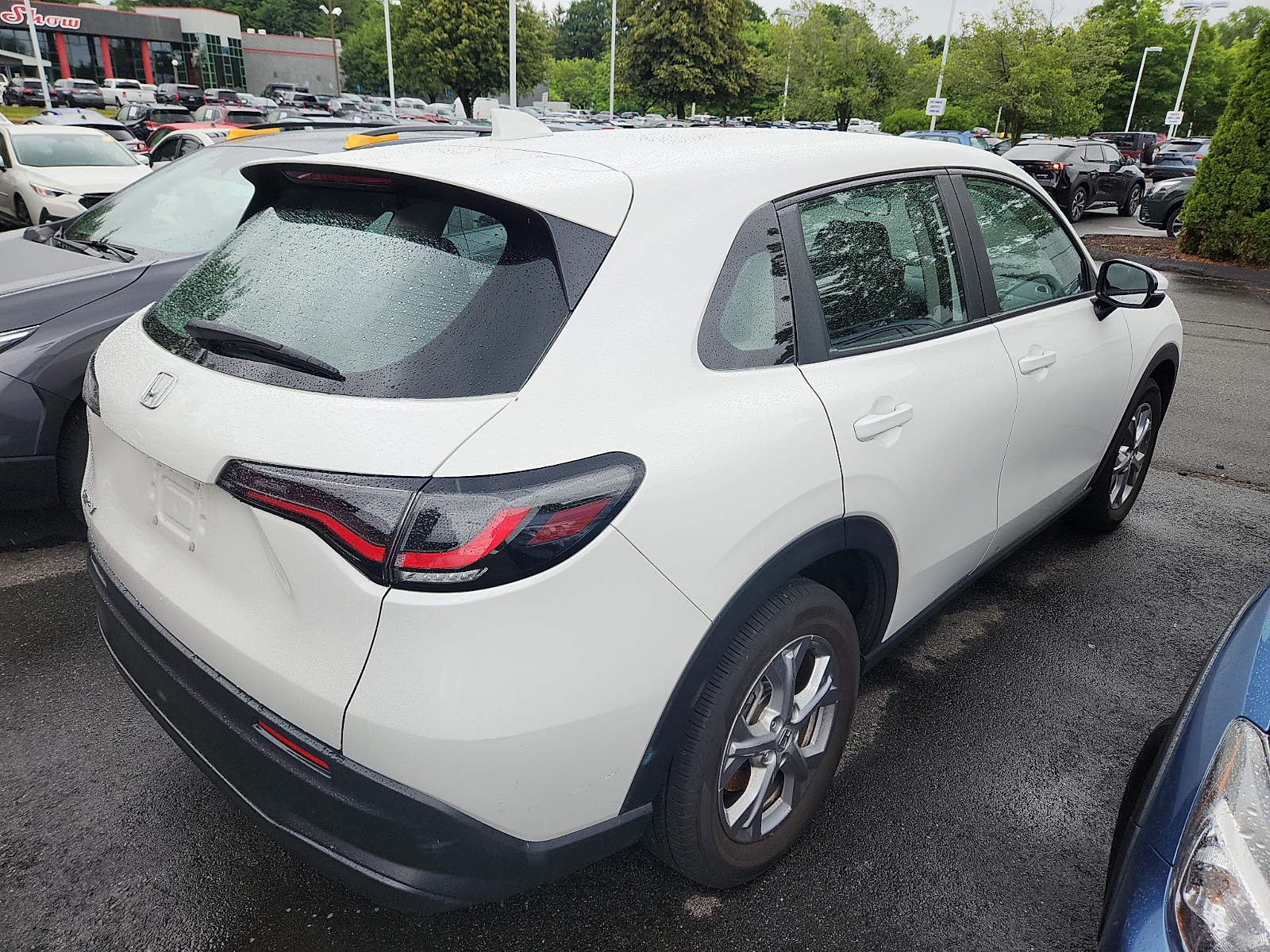 View vehicle photo 4