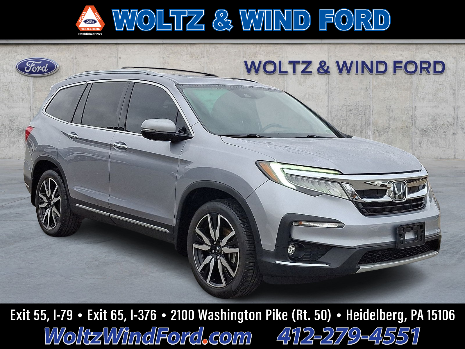 2020 Honda Pilot Touring AWD with Rear Captain's Chairs