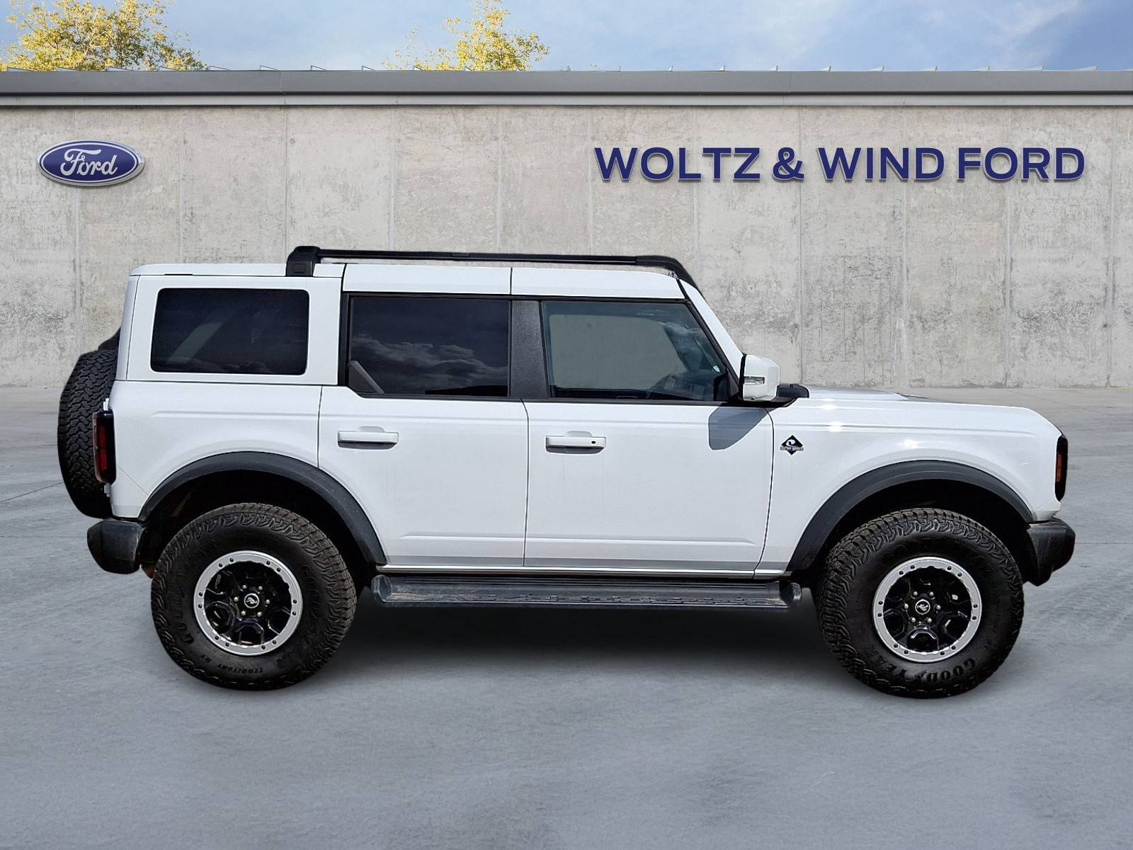 View vehicle photo 7