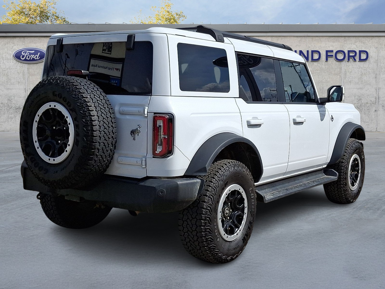 View vehicle photo 6