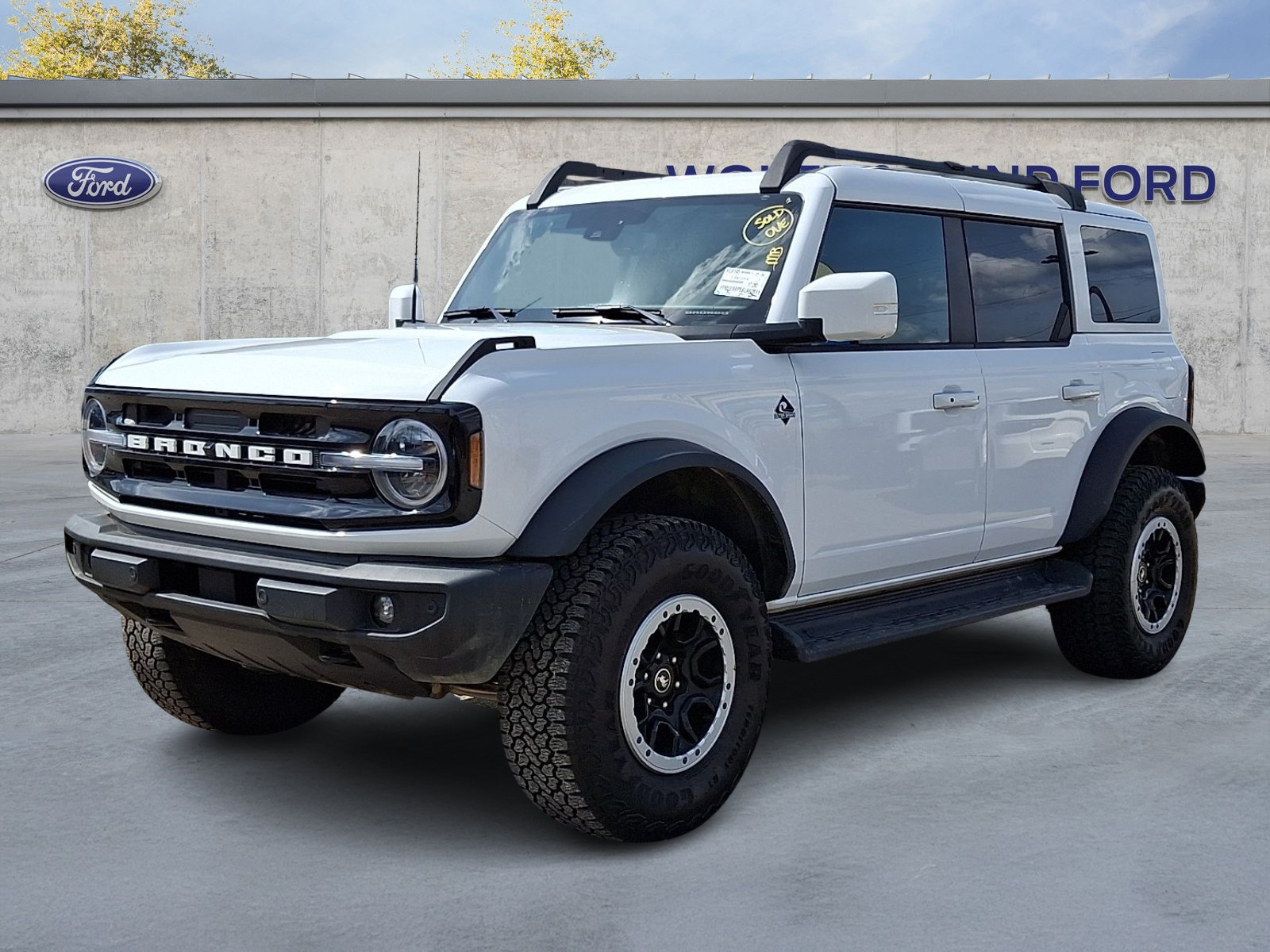 View vehicle photo 3