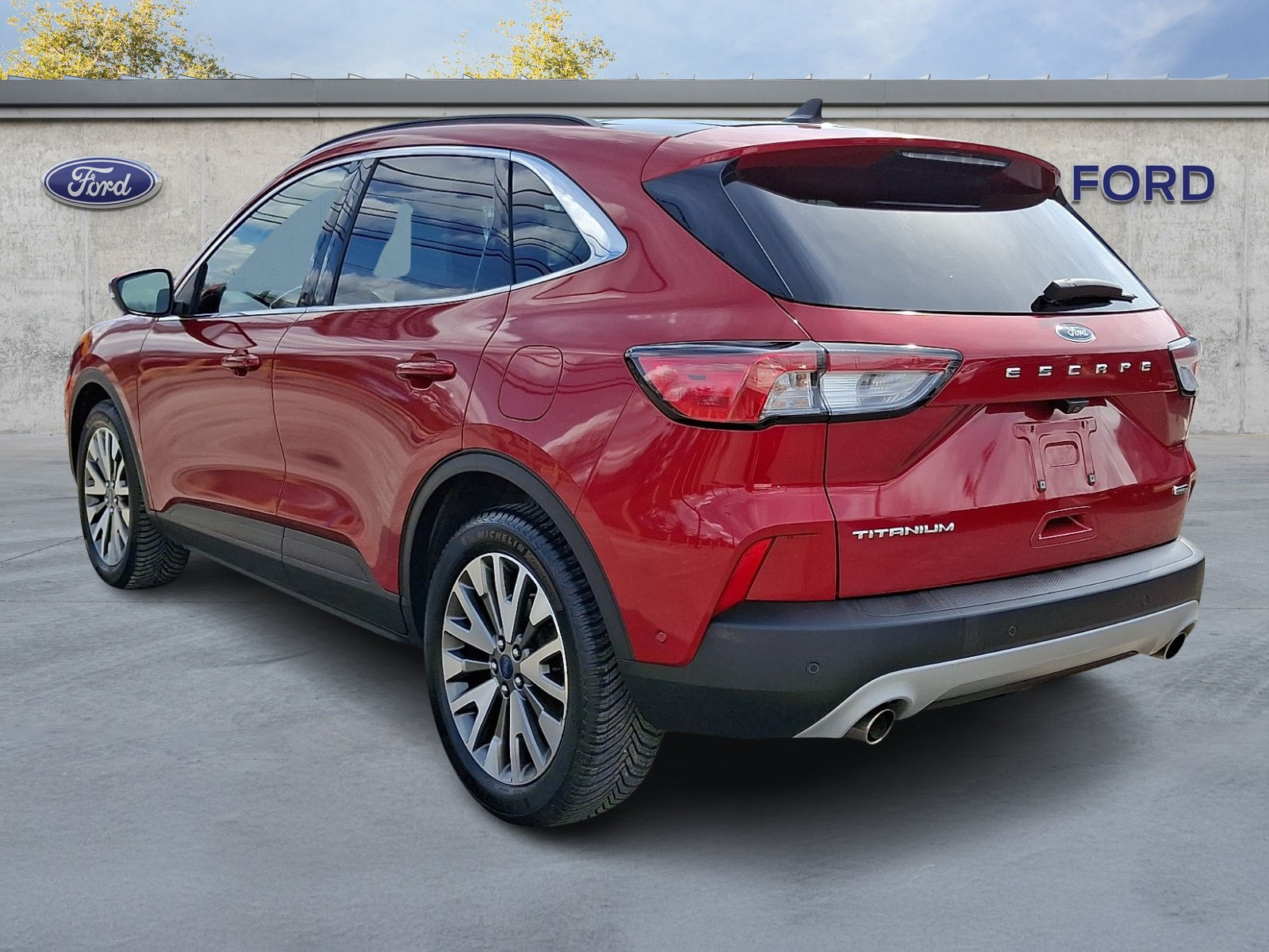 View vehicle photo 4