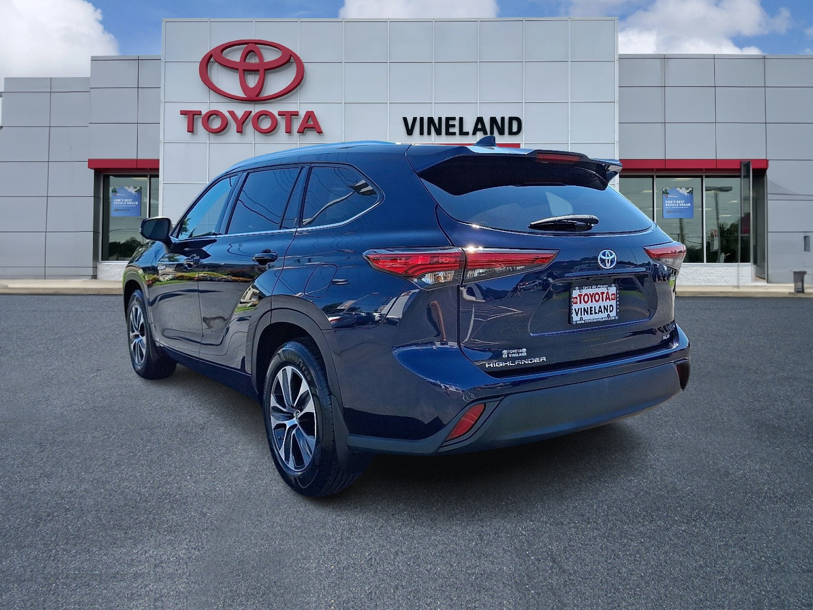 2021 Toyota Highlander Hybrid XLE photo 4