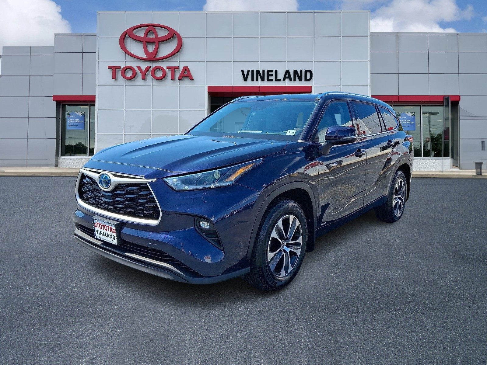 2021 Toyota Highlander Hybrid XLE photo 3